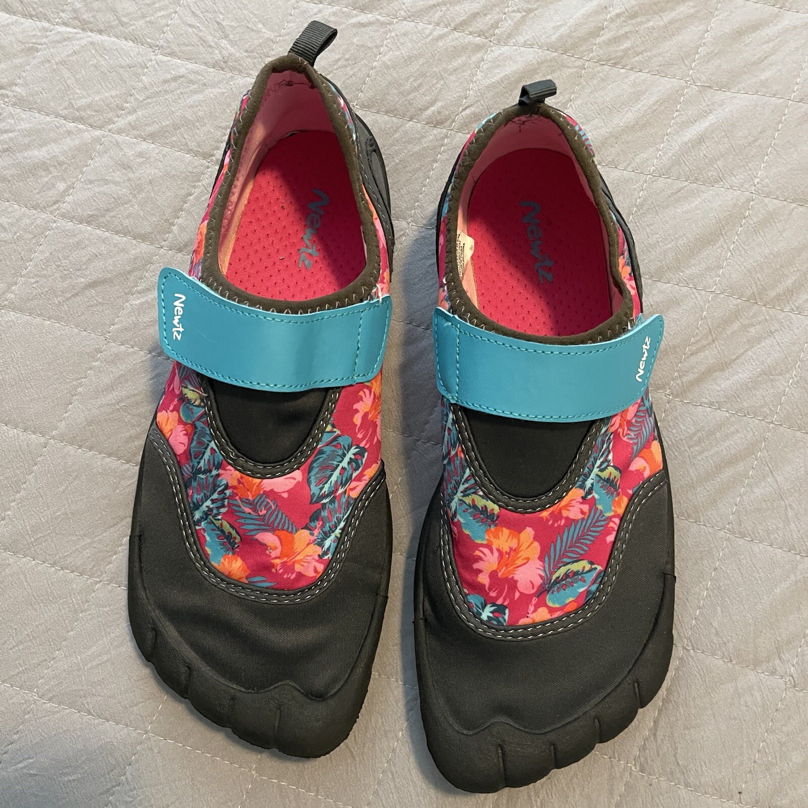 Newtz Water Shoes Womens Sz 9/10 Slip On Beach Vacation Travel Pink Tropical