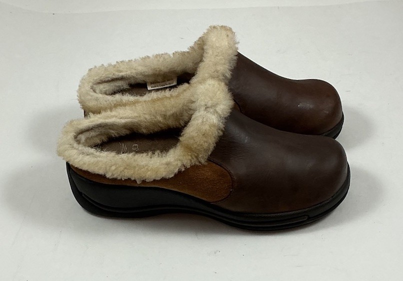 Dansko Women’s Cassie Brown Shearling Slip On Clogs Size 37 – 6.5