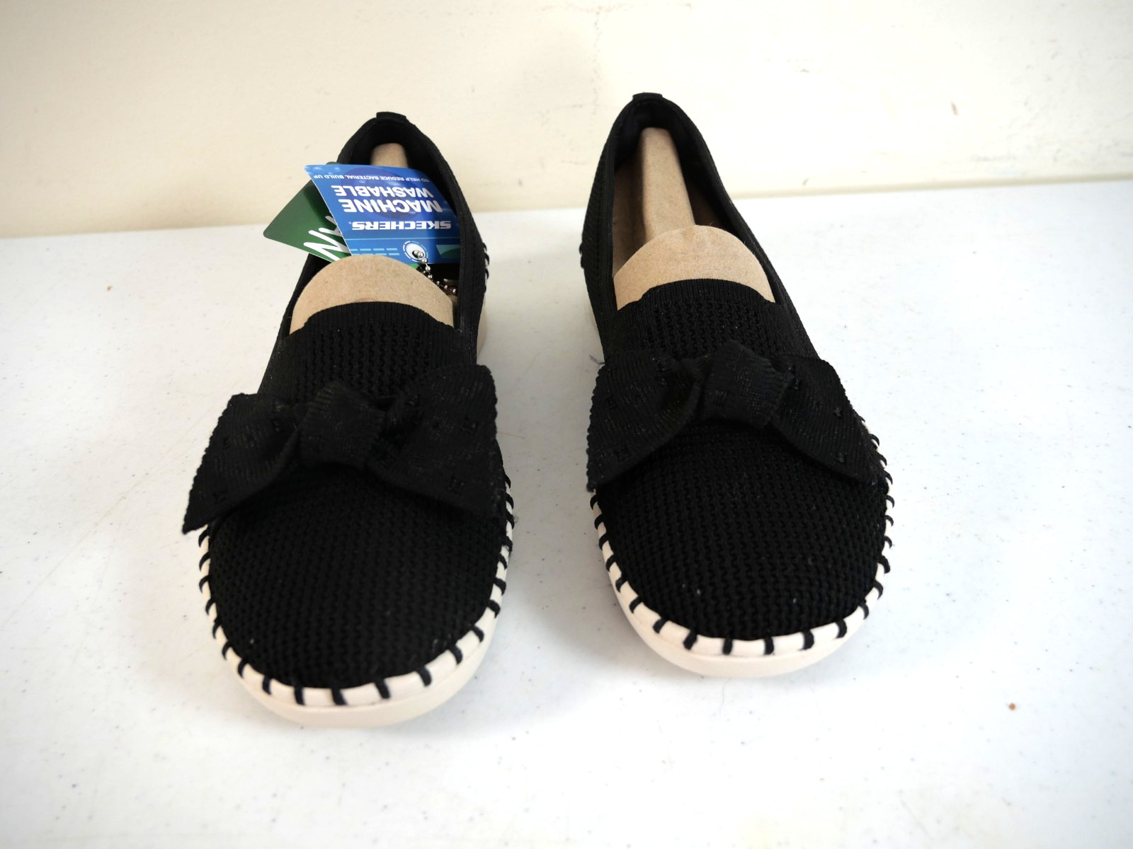SKECHERS Women’s 6.5 M Black Mesh Air-Cooled Memory Foam Comfort Shoes NEW, Bow