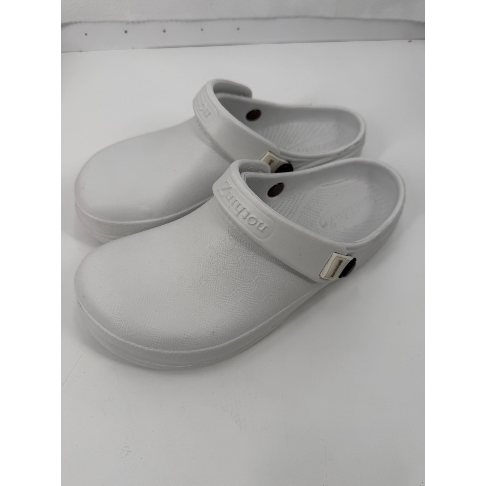 nothinZ Clogs Unisex L10 M8 White Slip On Comfort Nursing Chef Work Shoes