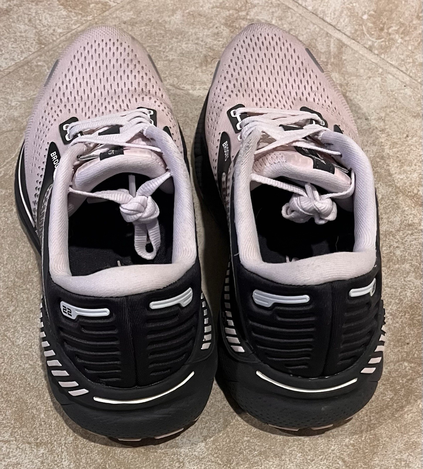 Brooks Adrenaline GTS 22 Womens Shoes Sz 7.5 B Pink Blackened Pearl Sneakers