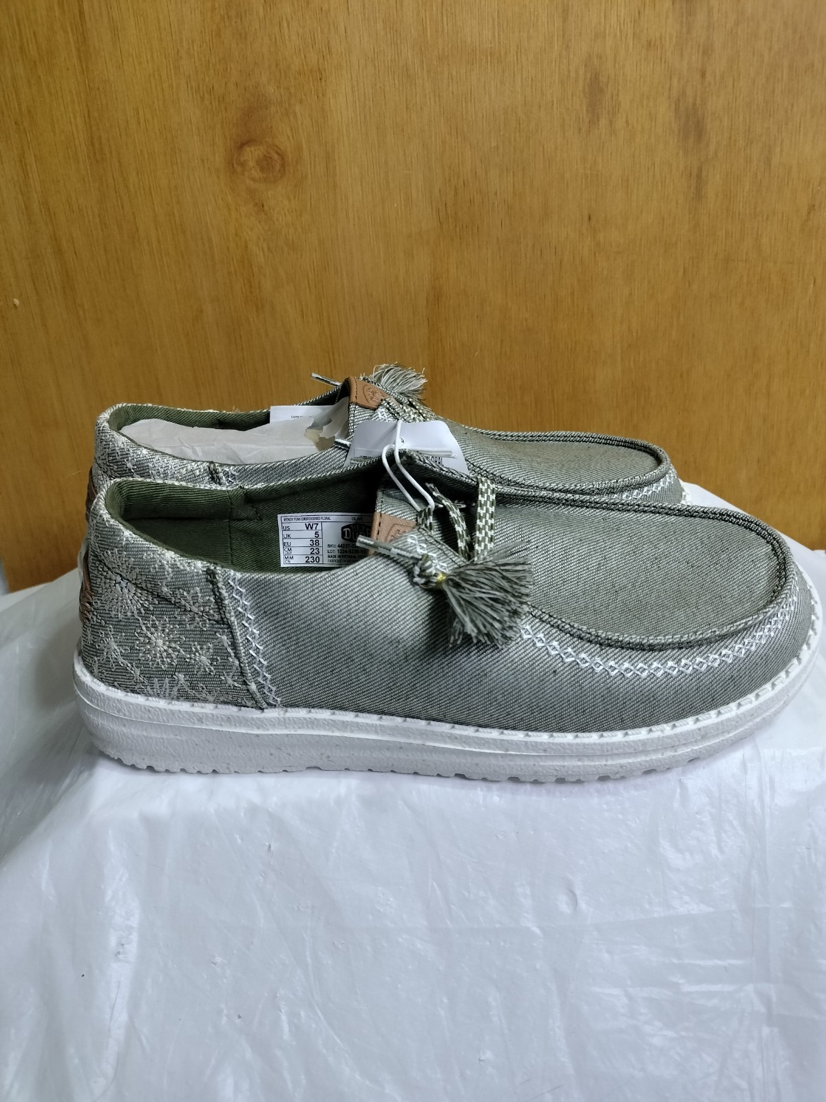 HEYDUDE Wendy Funk Embroidered Floral Olive Green Canvas Shoes Womens Size 7 NEW