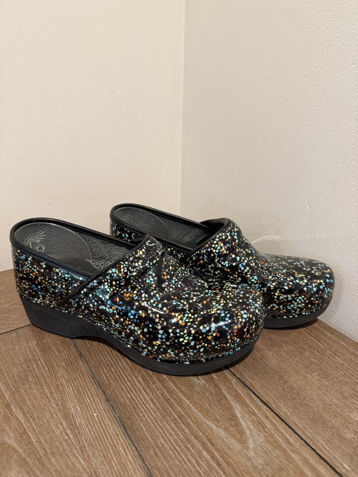 Dansko Women’s XP 2.0 – Patent Color Pop Nursing Clogs Shoes Size 39 EUC
