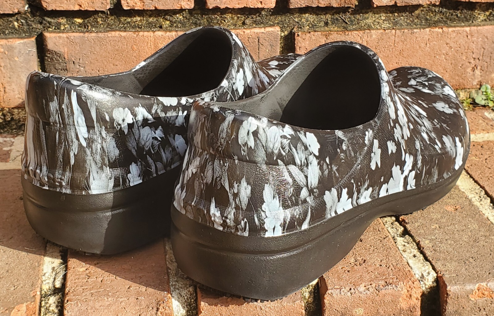 *Crocs*Neria Pro II●Women’s Clogs Sz.W10●Graphic Floral Print●Slip Resistant🐊