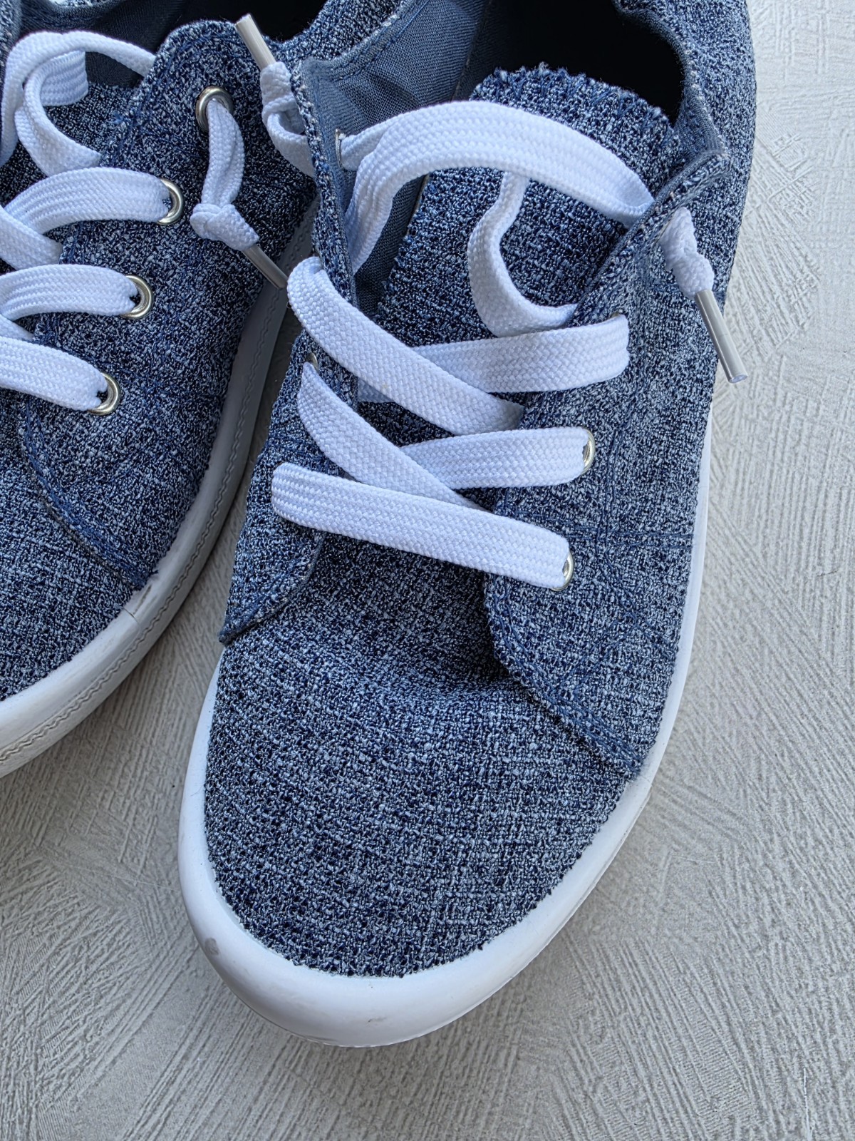 Sole Mates Women’s Size Medium Blue Sneakers 10.5″ Long
