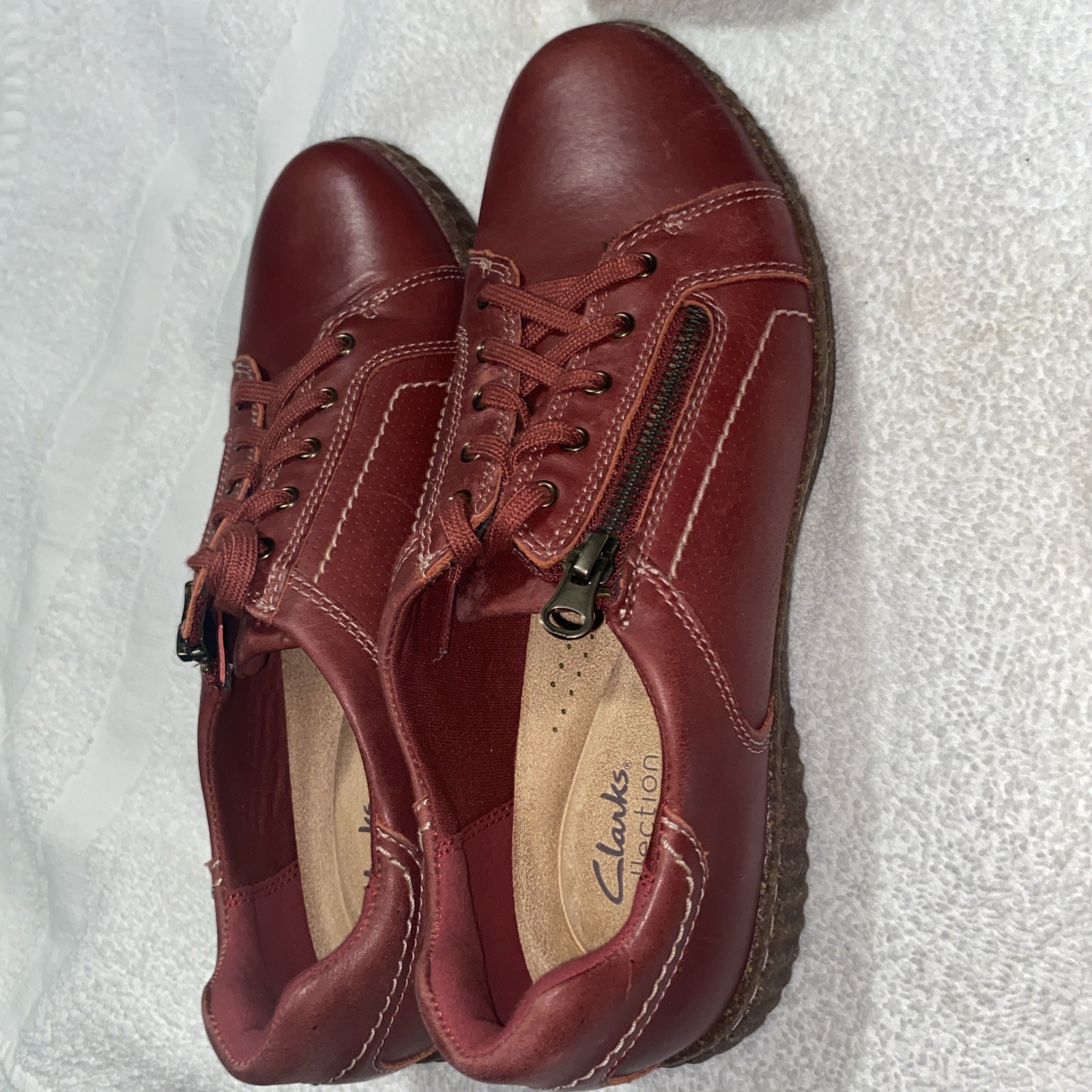 Size 10 Women’s Red CLARK’S SHOES SNEAKER STYLE Comfort