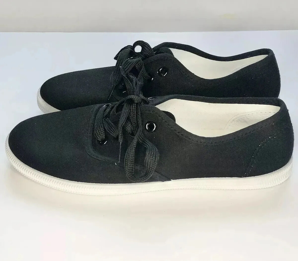 Venus Celia Women’s Canvas Lace Up Sneaker Black Size 8.5