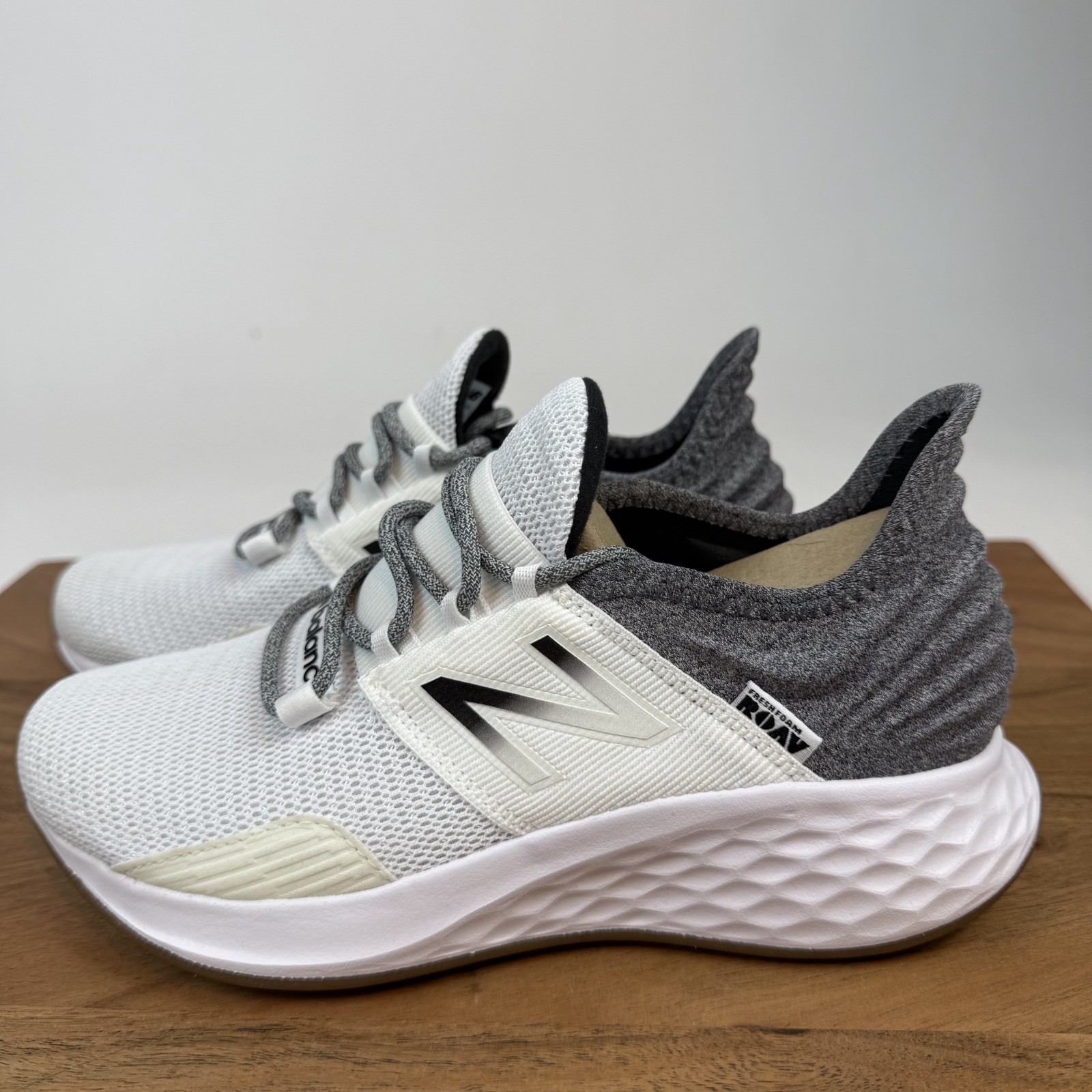 New Womens New Balance Fresh Foam Roav Tee Shirt White Casual Sneakers Sz 6 NIB
