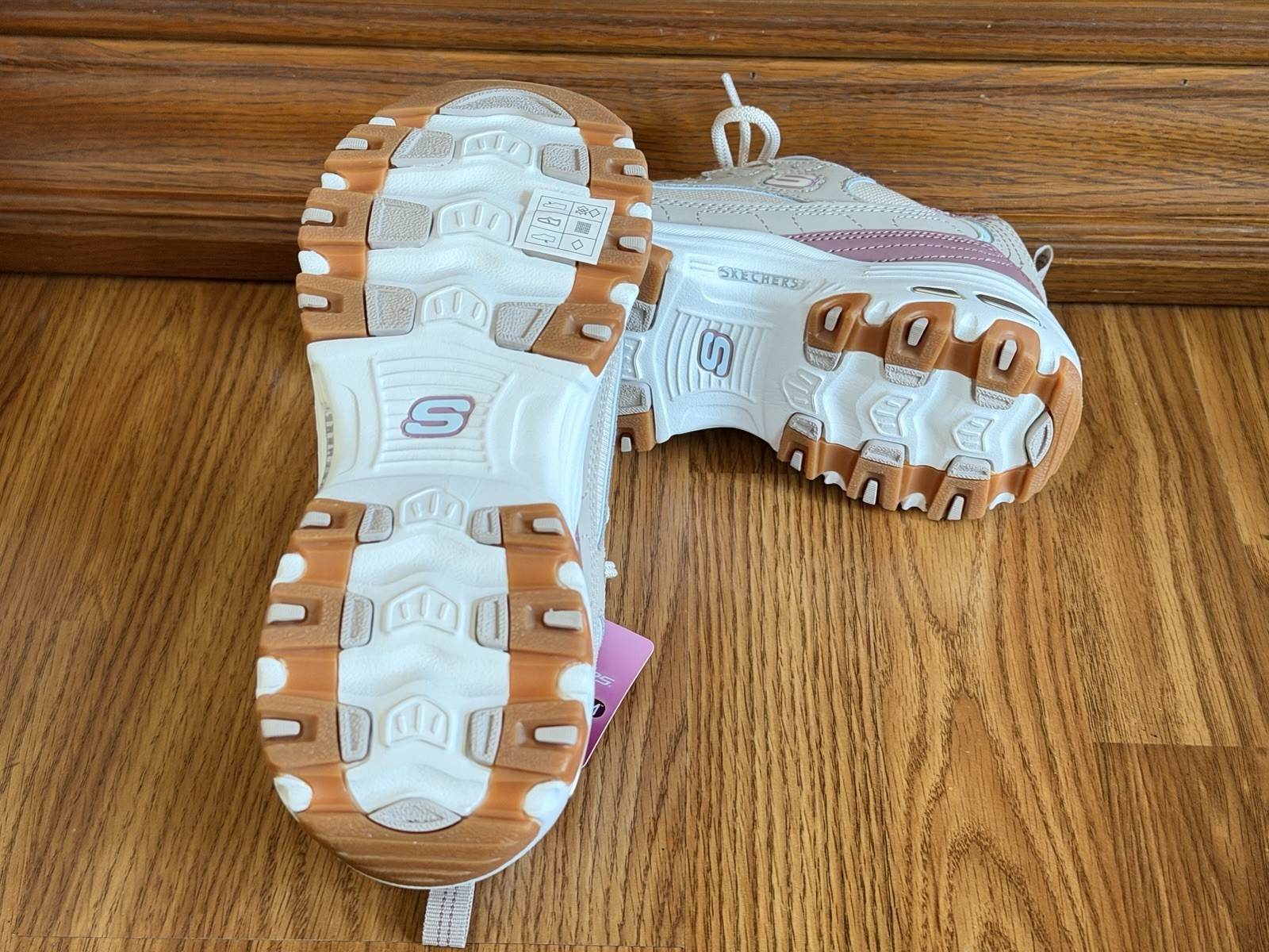 Skechers Women’s D’Lites Popular Vote Shoe Taupe/Multi Sneaker Size 7