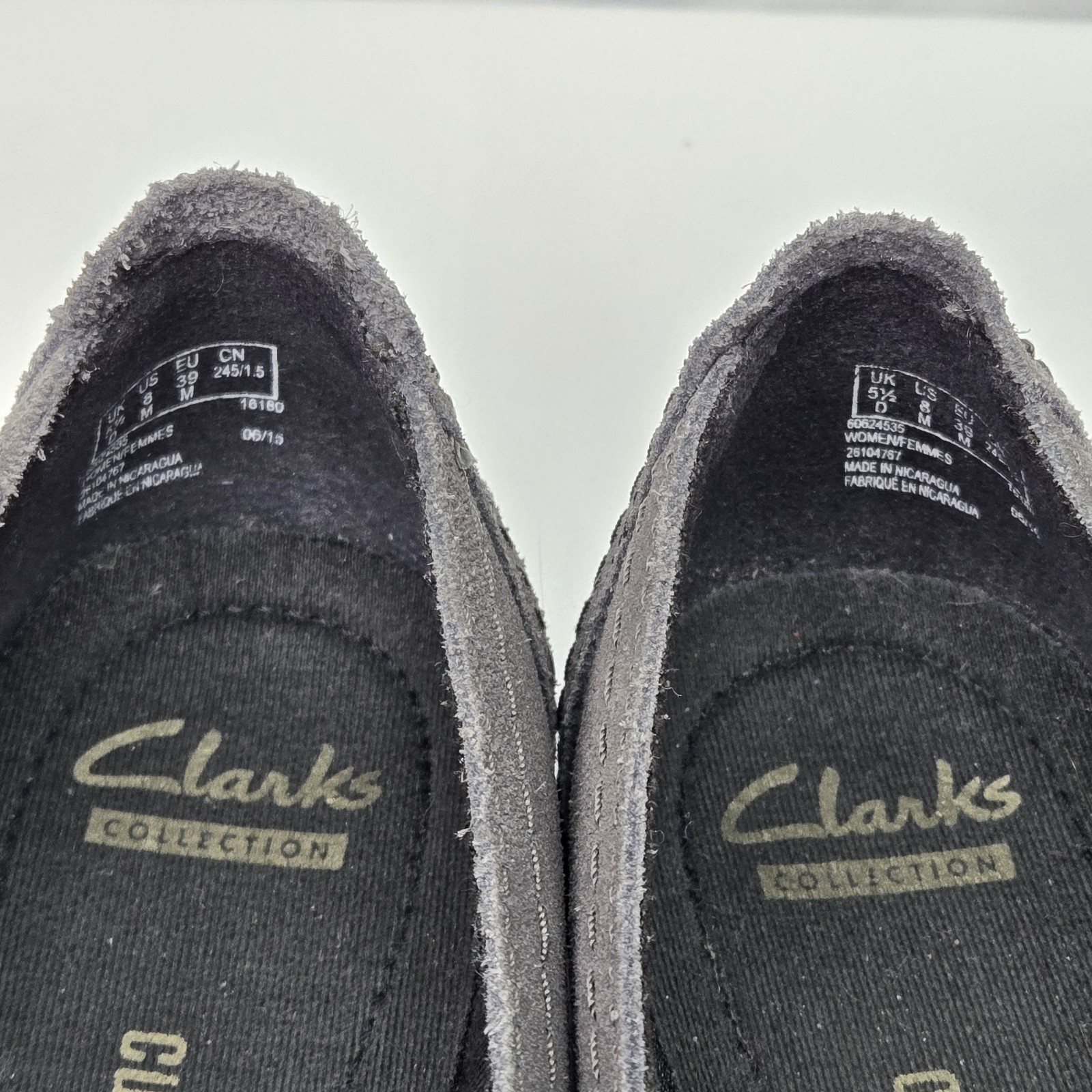 Clark’s Collection Soft Cushion Grey Suede W/Elastic Straps Comfort SZ 8 READ