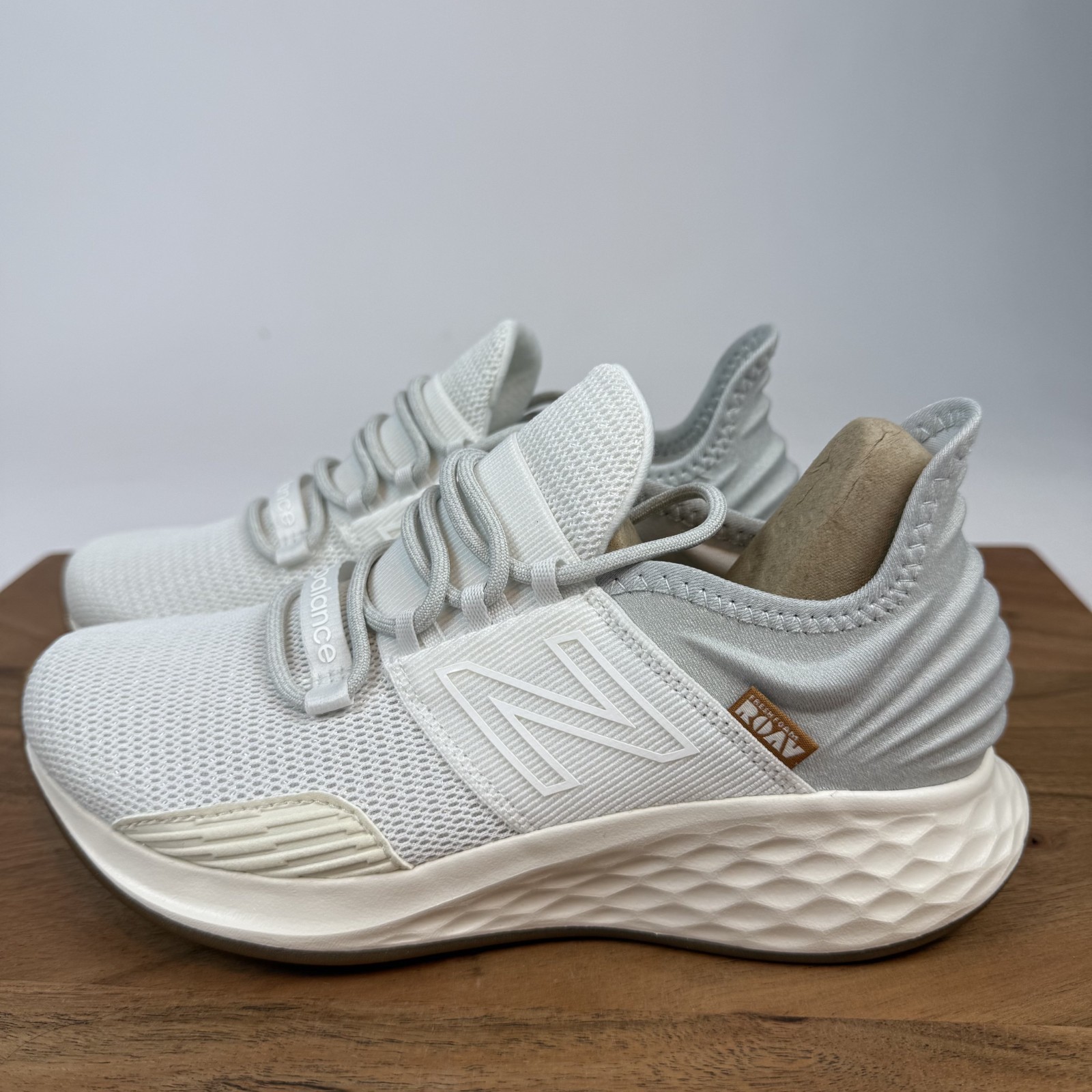 New Womens New Balance Fresh Foam Roav Tee Shirt White Casual Sneakers Sz 6 NIB