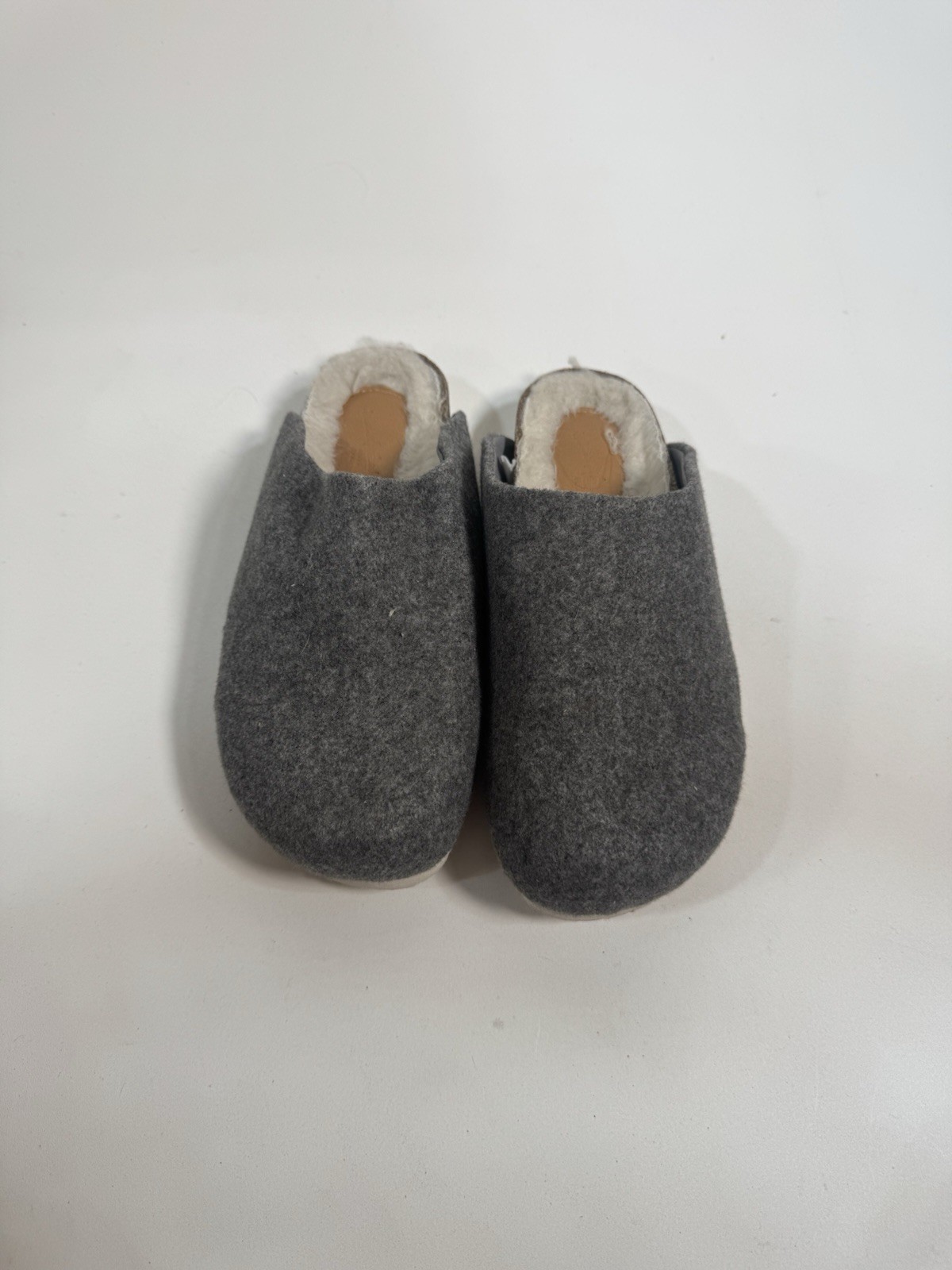 universal thread bev clog slipper