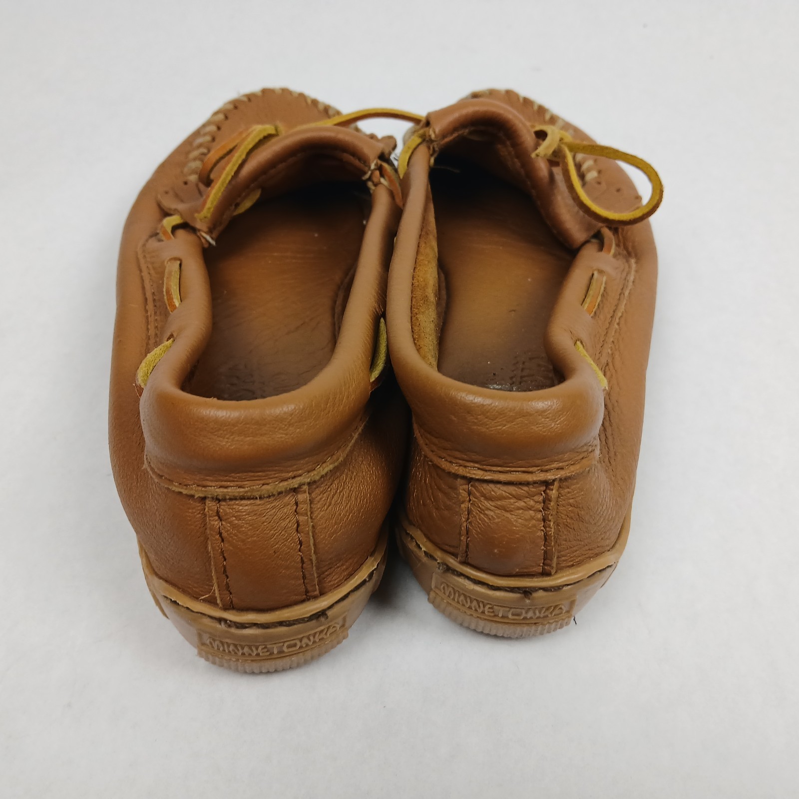 Minnetonka Moosehide Classic Natural Moccasin Women’s Size 8.5 Rubber Sole