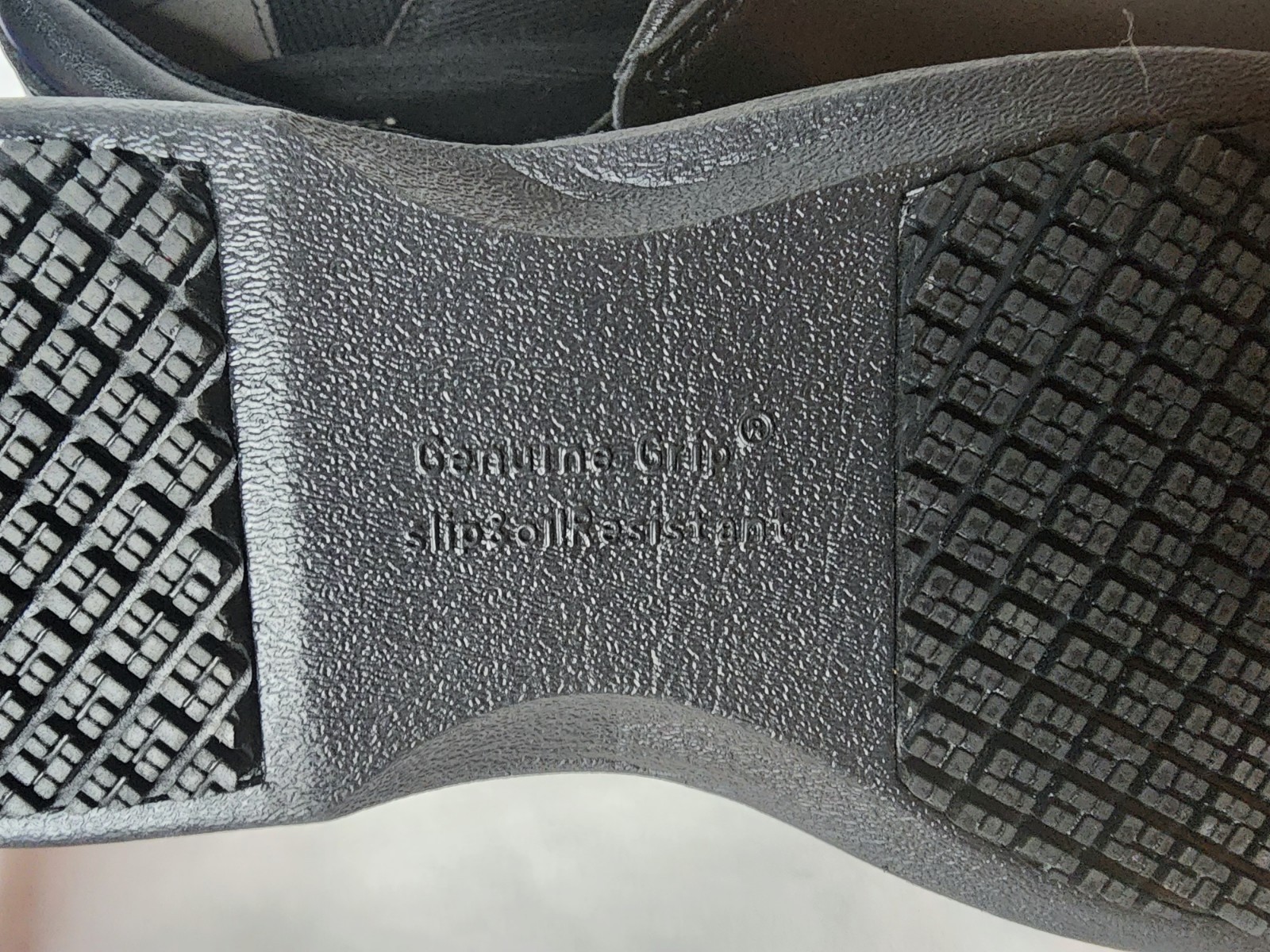 Genuine Grip Women’s Slip-Resistant Work Clogs – Black Leather – Size 5.5