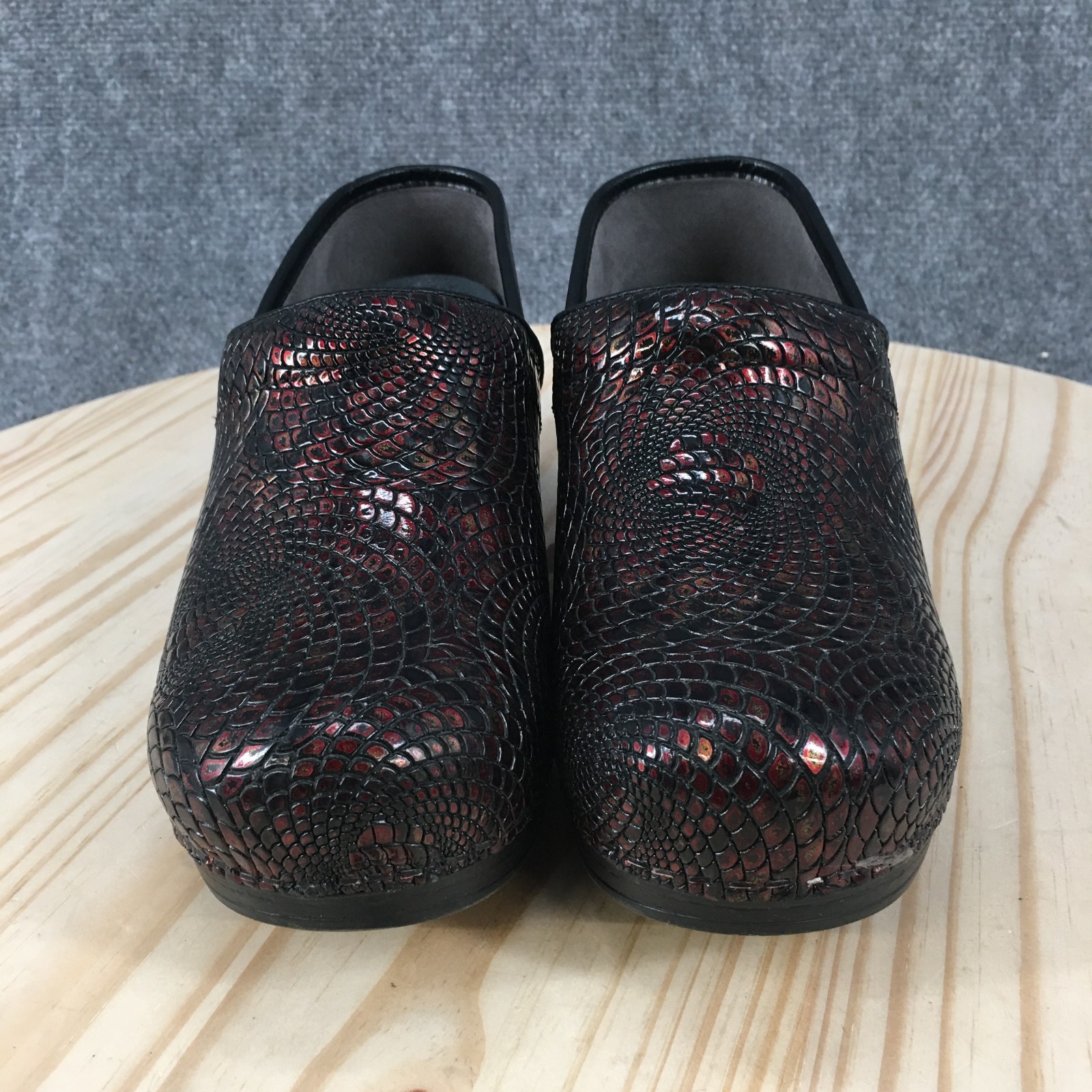 Dansko XP 2.0 Professional Clog Shoes Womens 40 Snake Print Leather Multicolor