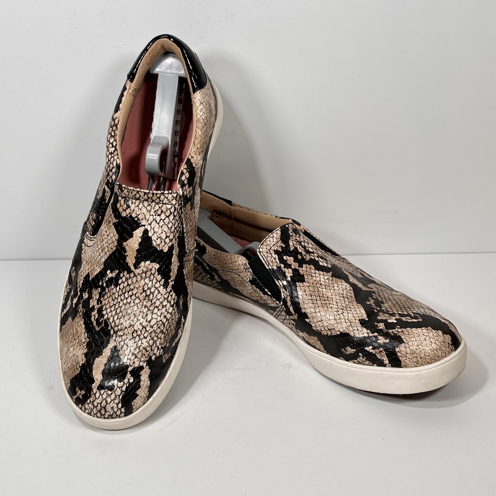 DR. SCHOLLS Snake Print Be Free Energy Technology Womens Slip On Shoes Sz 9.5 M
