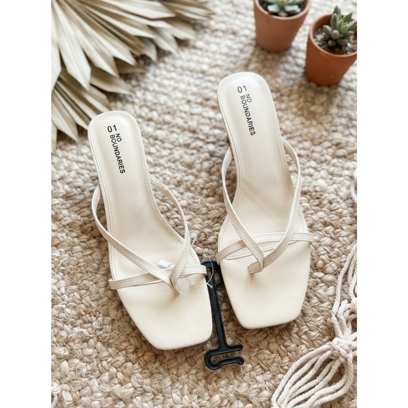 No Boundaries Kitten Heel Sandals Women’s Size 10 Bone White Slip On NIB