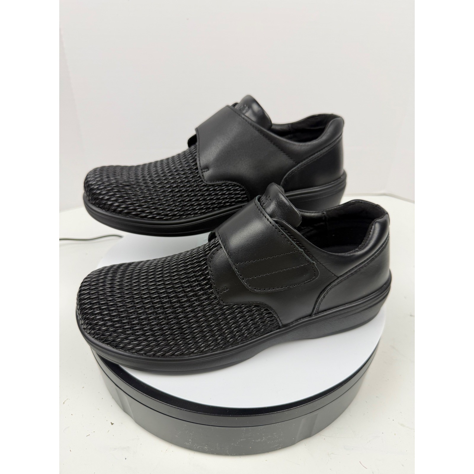 Propet Womens Olivia Black Hook and Loop Adjustable Orthopedic Shoes 10 W (D)