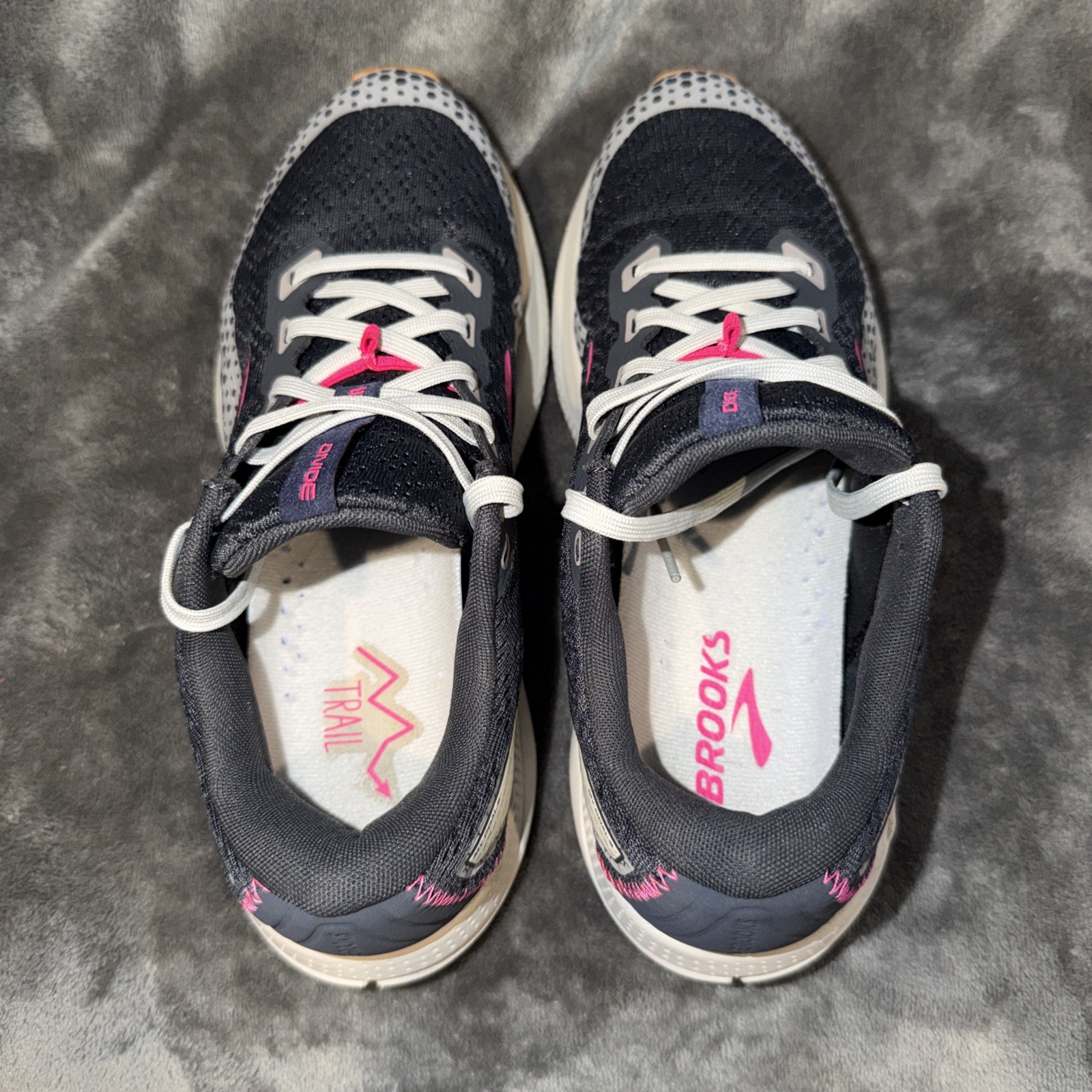 Brooks Divide 3 Womens Shoes Sz 8 B Trail Running Ebony Gray Pink Sneakers EUC