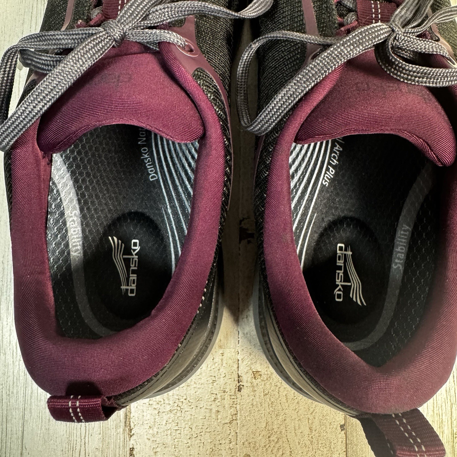 Dansko Womens Makayla Waterproof Hiking Sneakers Shoes Size 39 Black Purple