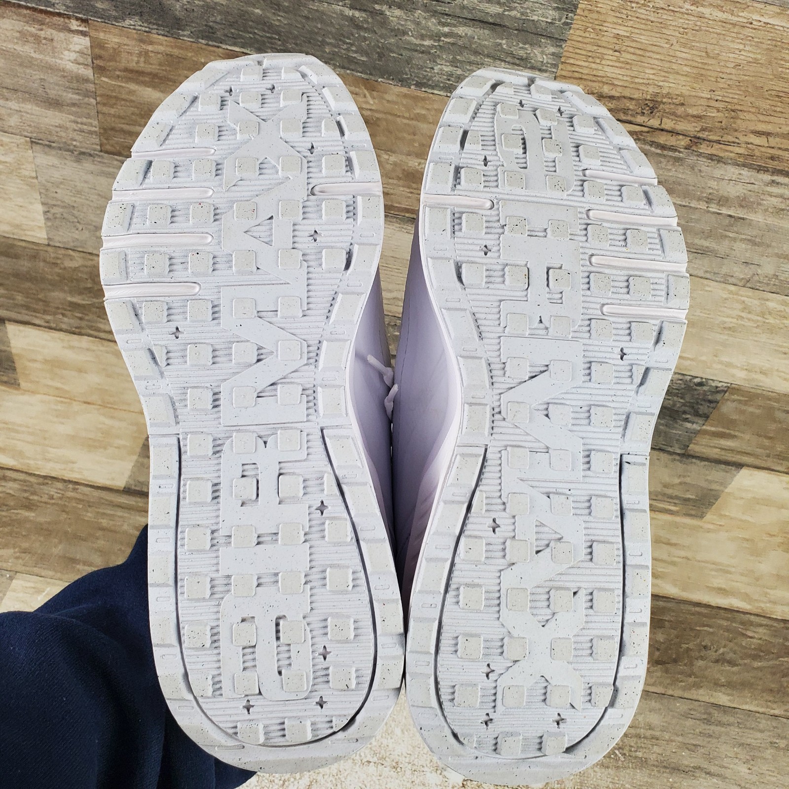 Nike Air Max Bia Womens Shoes Sz 9 White Mesh Comfort Lace Up Round Toe Sneakers