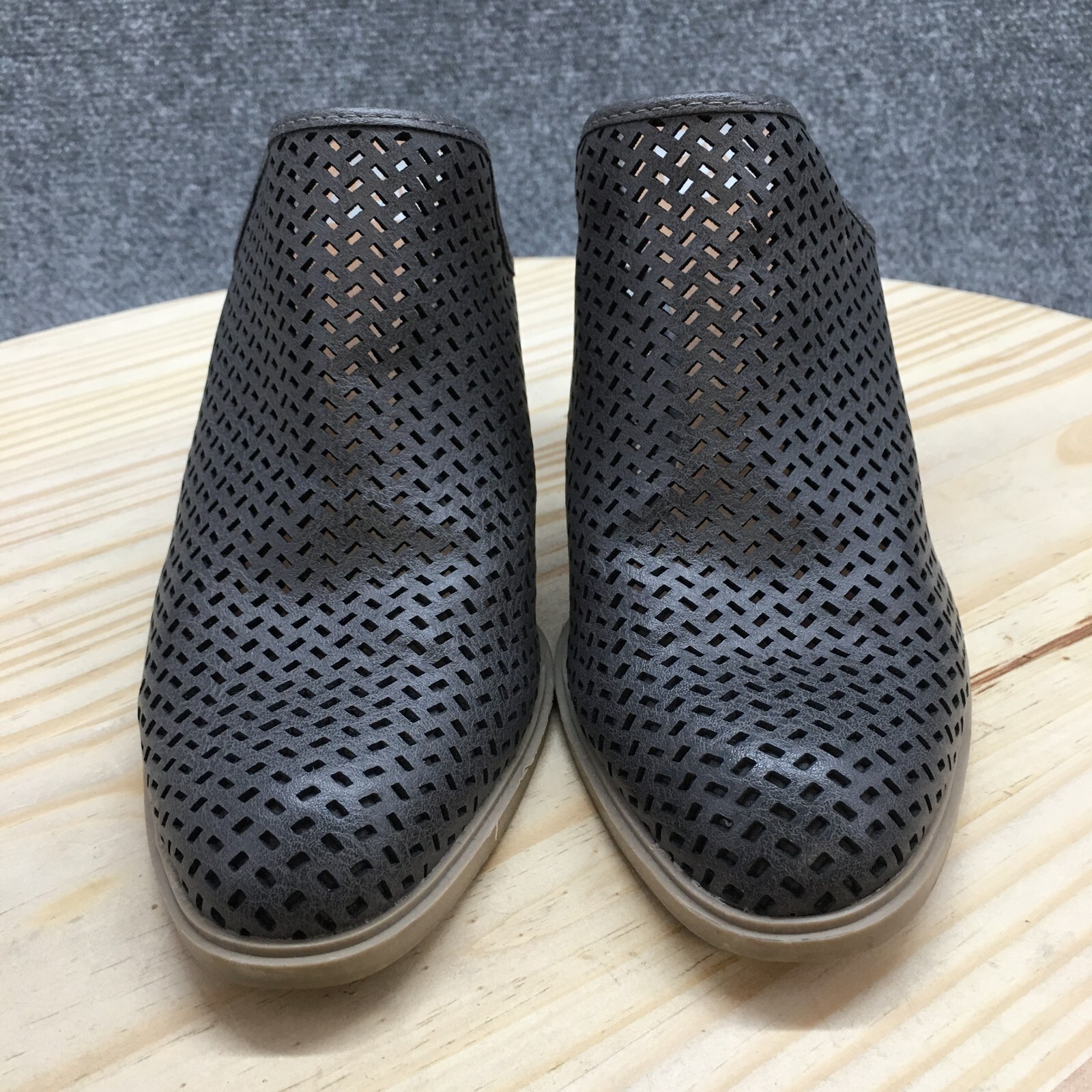 Dolce Vita Mules Womnes 9 Kenli Slip On Gray Faux Leather Block Heels Almond Toe