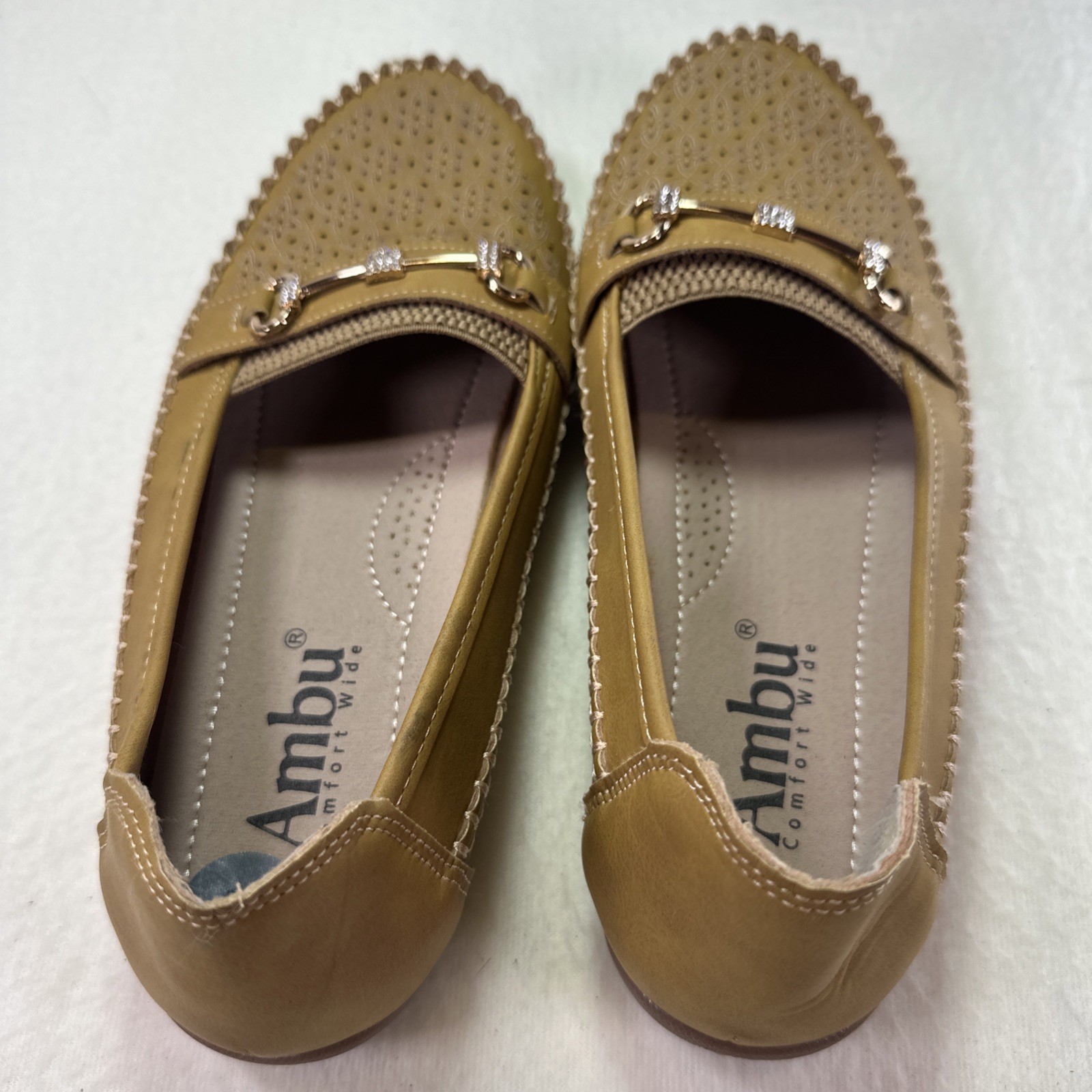 Moccasin Ambu Comfort Womens Size 7 Shoes Flat Slip On Loafers Beige Tan Nwob