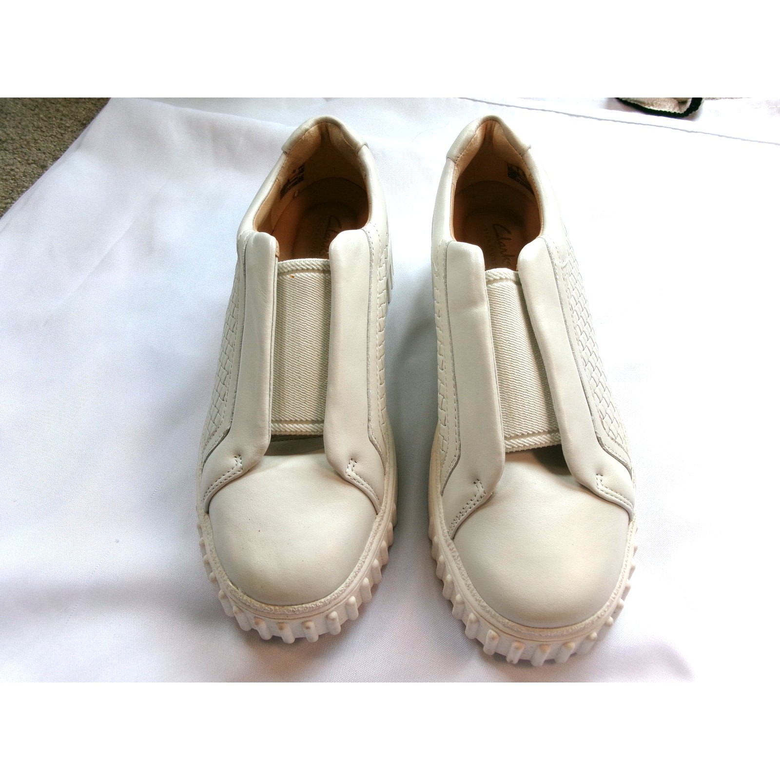 Clarks Mayhill Bay Slip On Sneakers Cream Leather Woven Women’s Size 9
