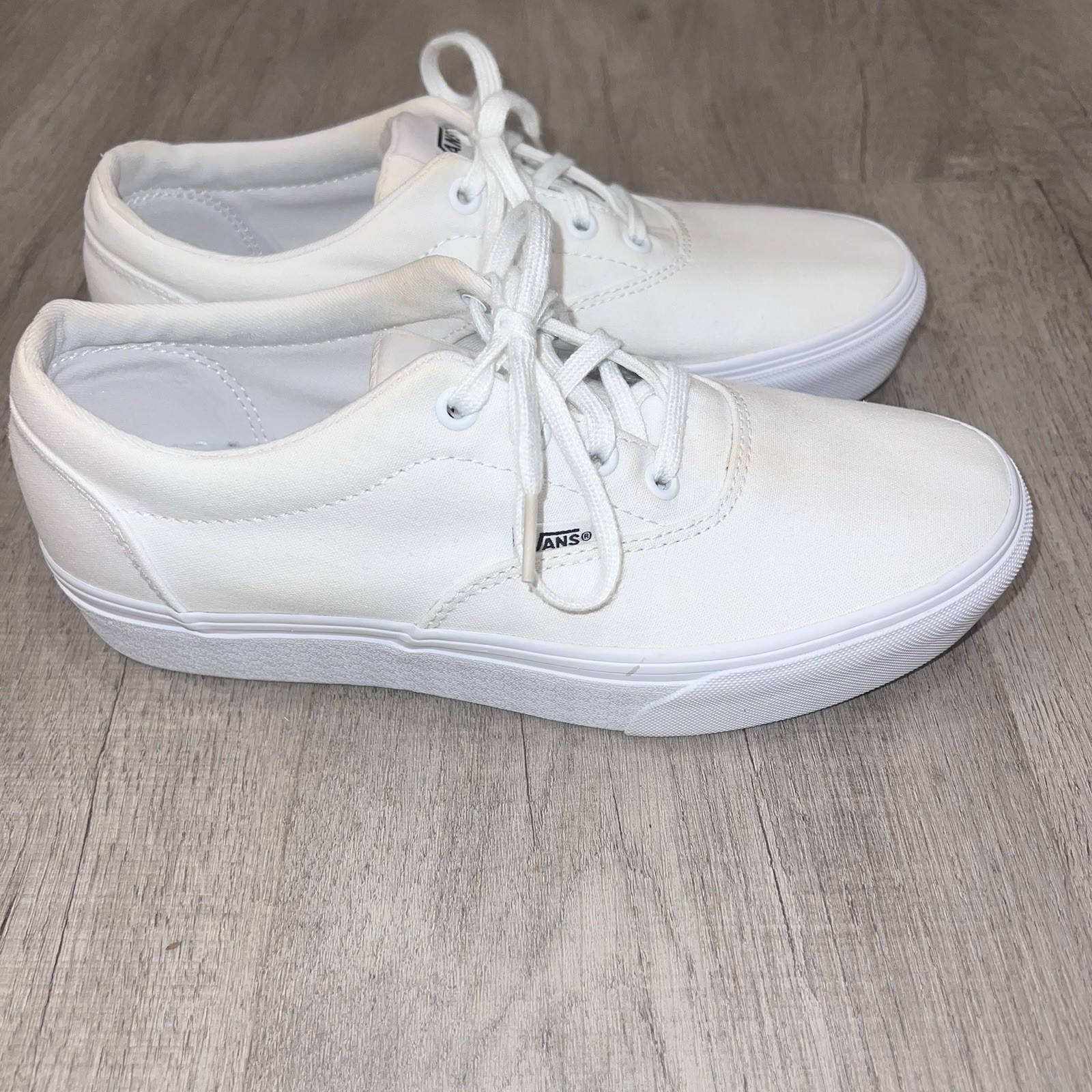 Vans Shoes Women Doheny Triple White Size 8.5 Sneakers Lace Up Skateboarding