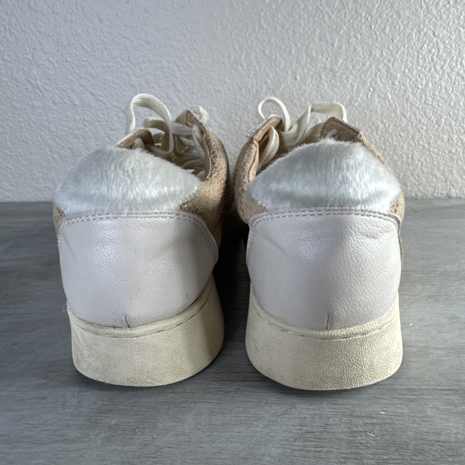 Oasis Society Women’s Shoes size 6, White & Beige Snake Print Faux Leather