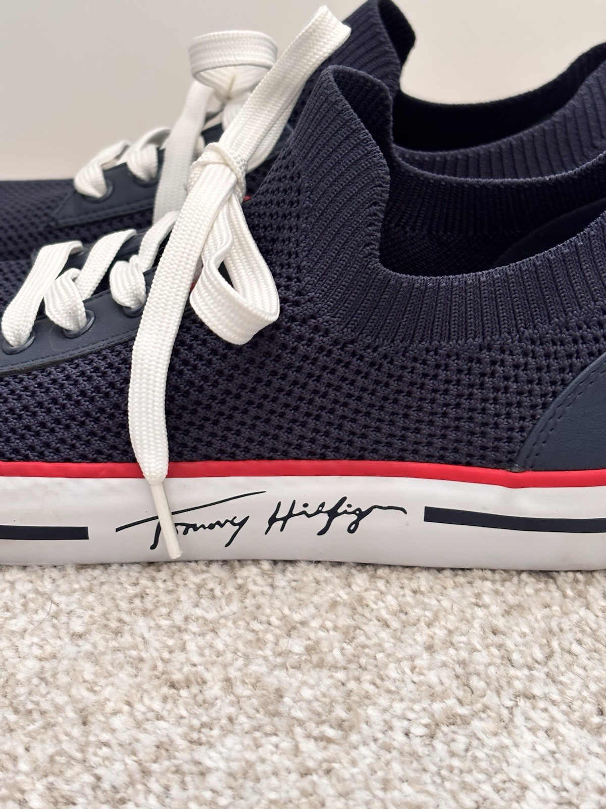 Tommy Hilfiger Navy Gessie Stretch Knit Sneaker size 8 M EUC