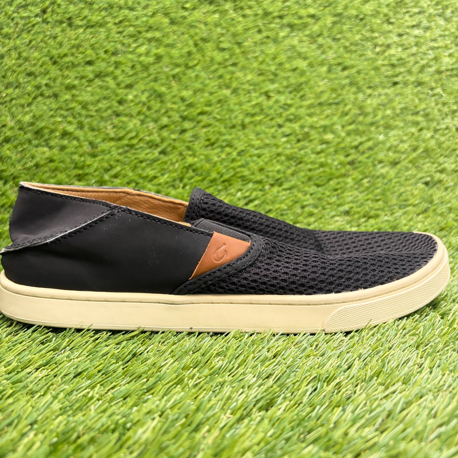 OluKai Pehuea Womens Size 8.5 Black Brown Casual Comfort Slip On Shoes Sneakers
