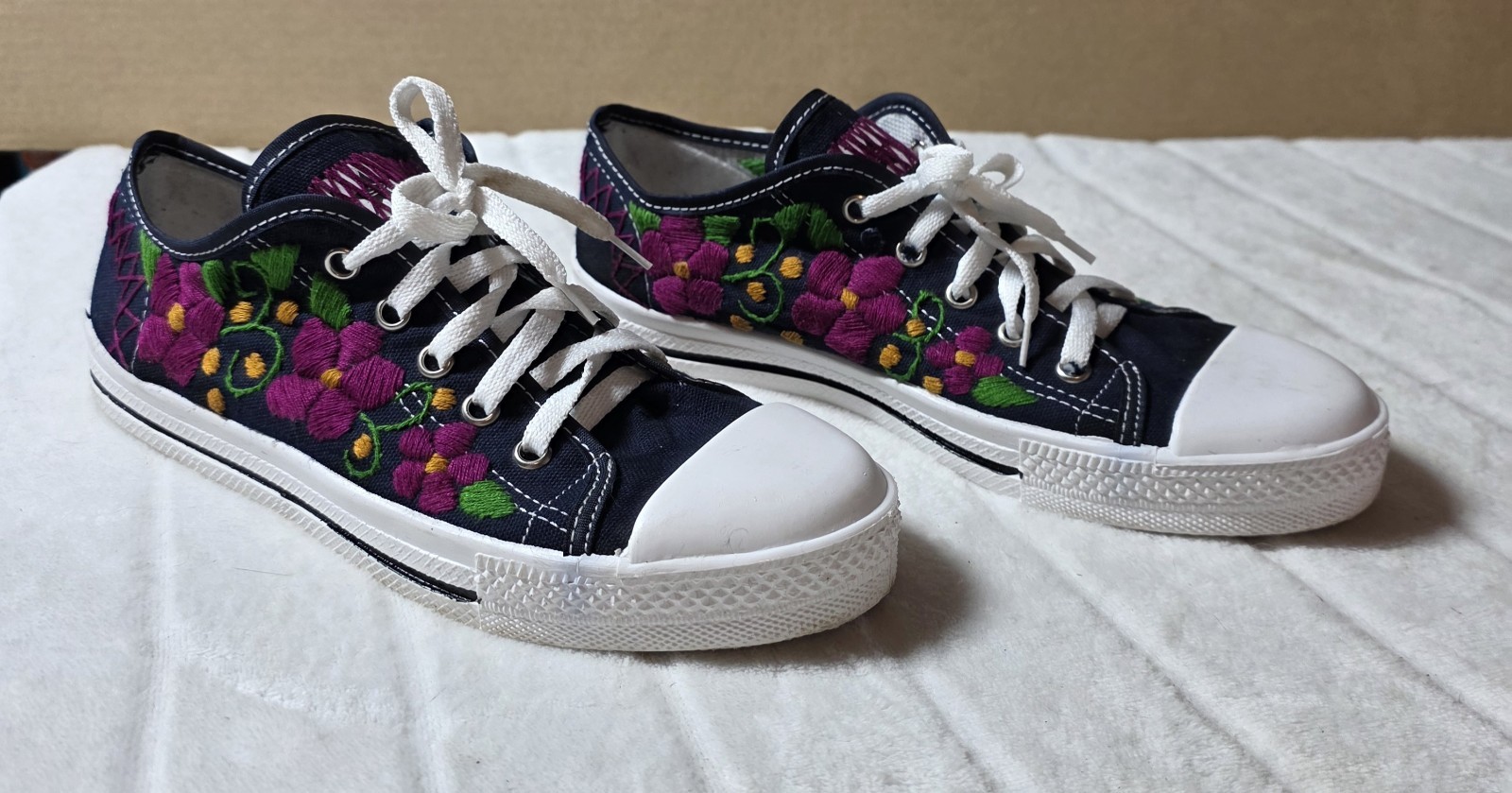 Mexican Artisanal Tennis Shoes Sz 7.5/8 Embroidered Flowers Cottage Core Boho