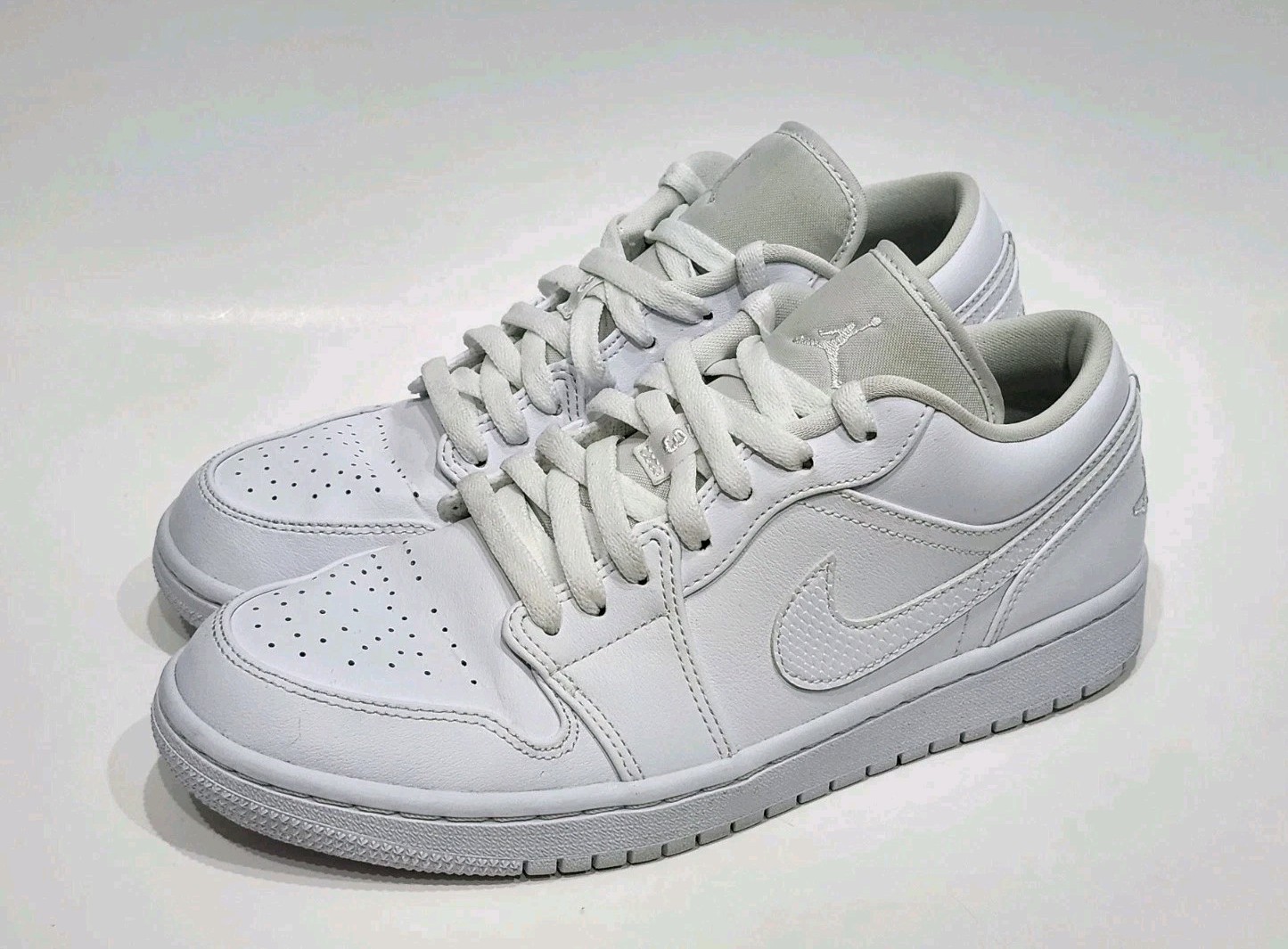 Nike Air Jordan 1 Retro Low Triple White AO9944-111 Women’s Sneakers Size 10 US