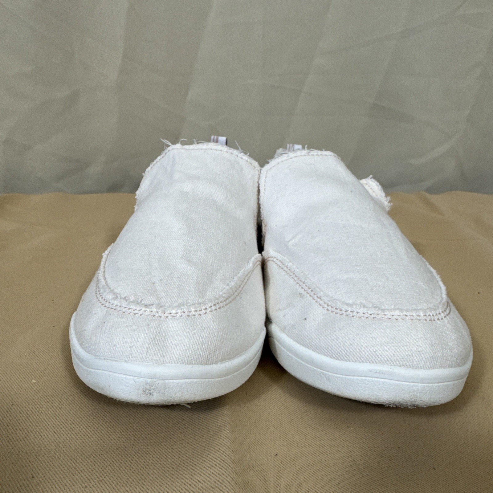 Vionic Beach Casual Shoes Womens Size 7 Medium White Fabric Comfort Distressed