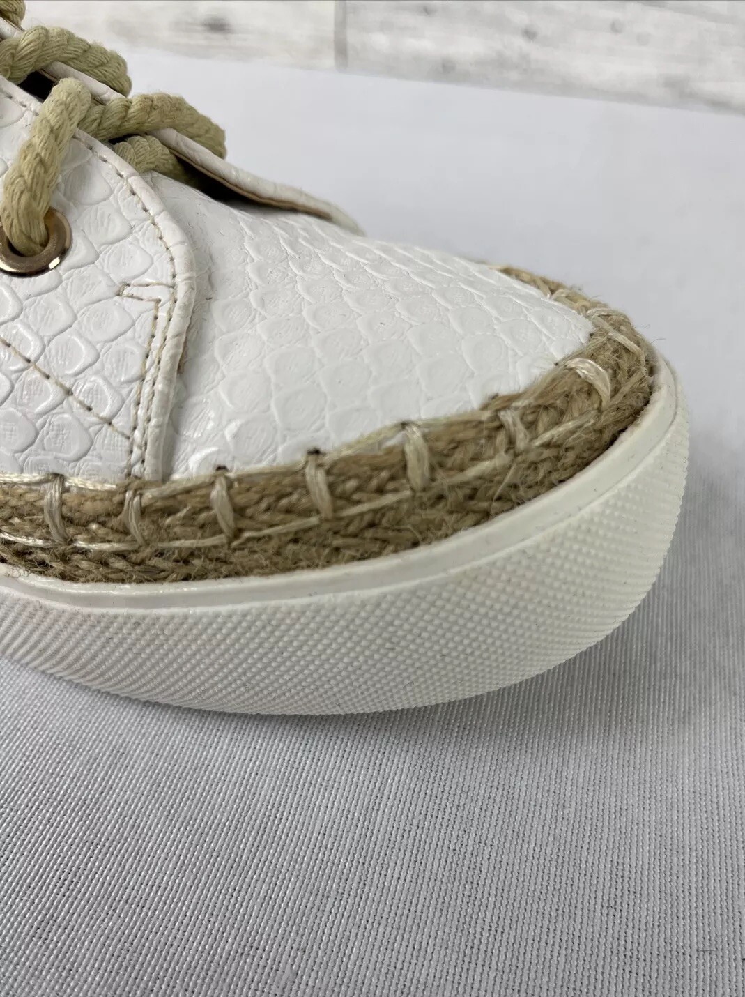 Venus Women’s White Reptile Print Lace Up Boho Comfort Shoes Size 10