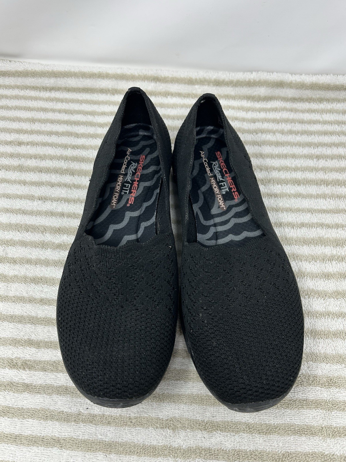 Skechers Womens Size 8.5 Black Mesh Classic Fit Air Cooled Slip On Shoes