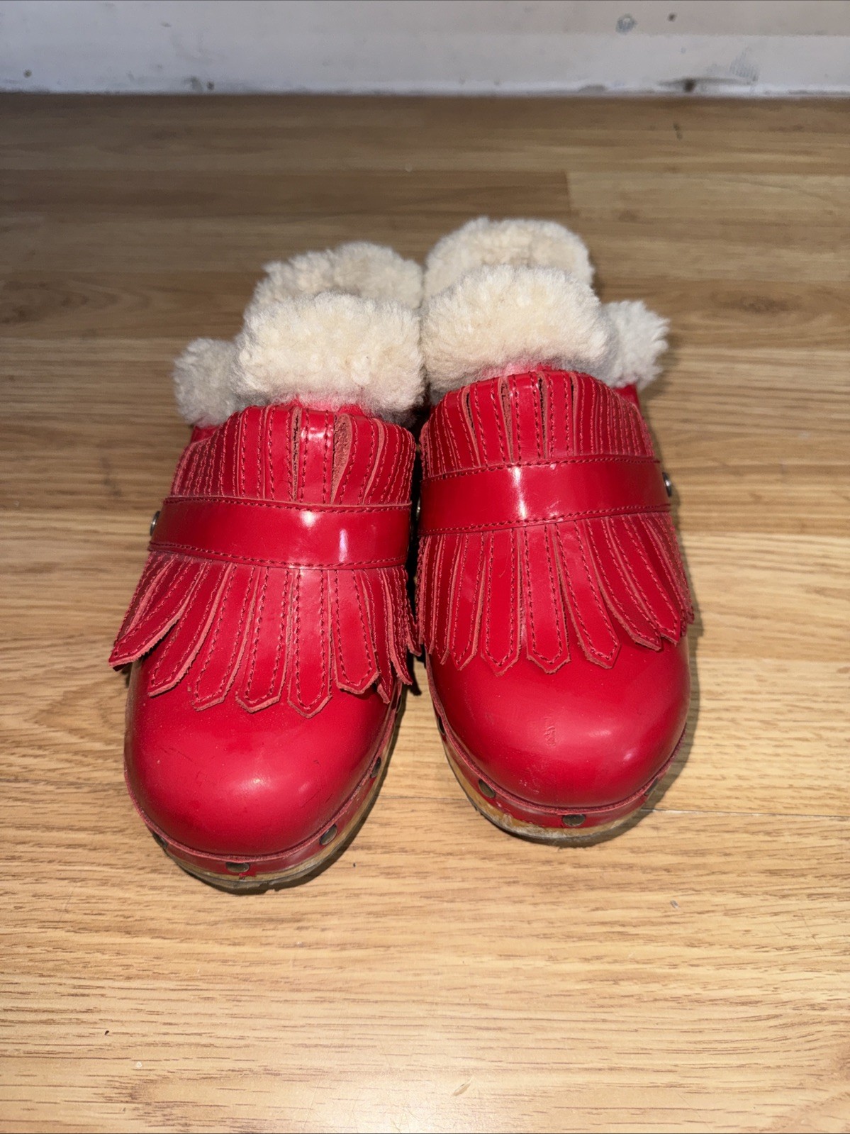 EUC Ugg Red Patent Leather Kiltie Clog With Detatchable Fringe- Sz 9 Rare!