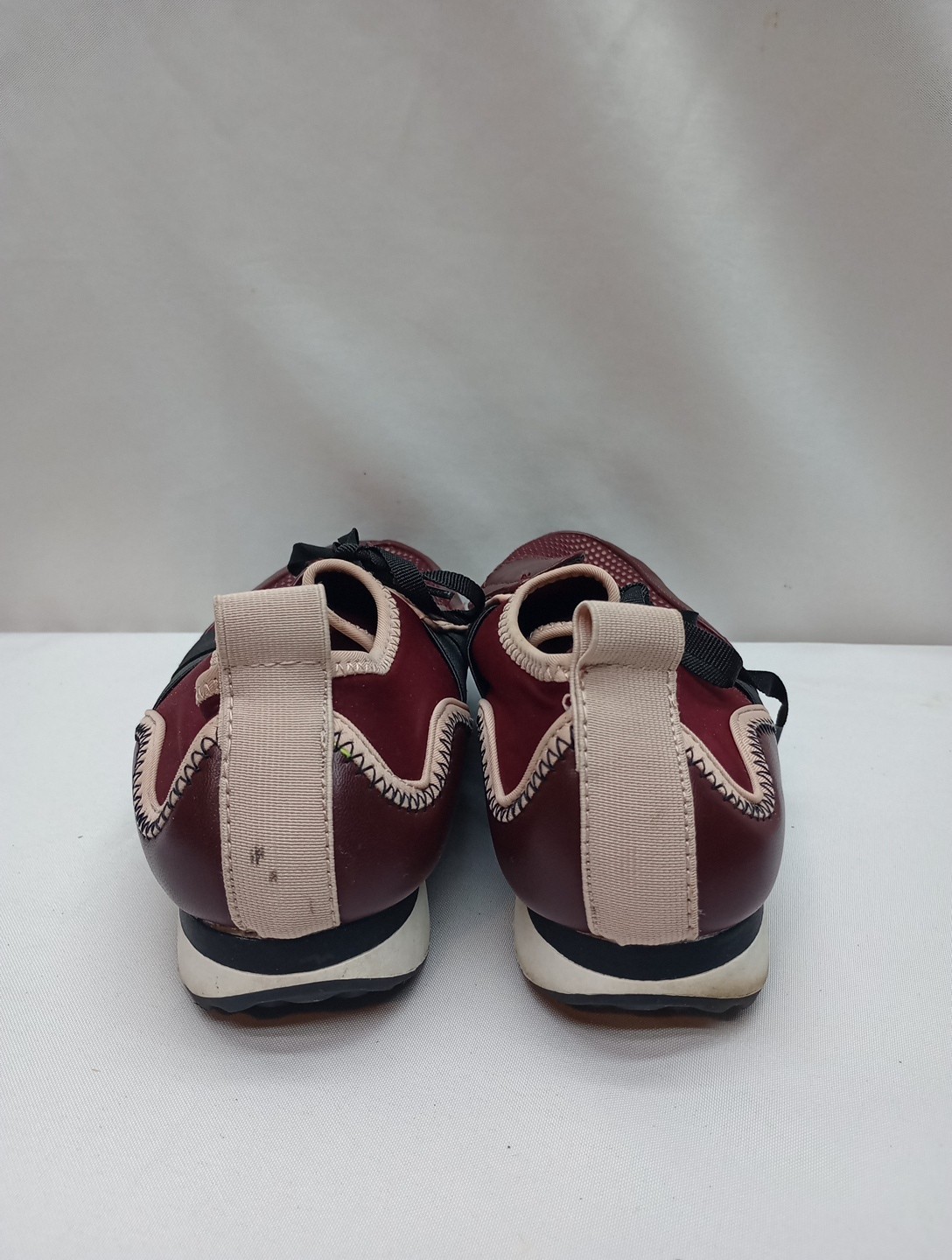 A New Day Shoes Womens 9.5 Casual Sneakers Butgundy Mesh Lace Up Low Top Comfort