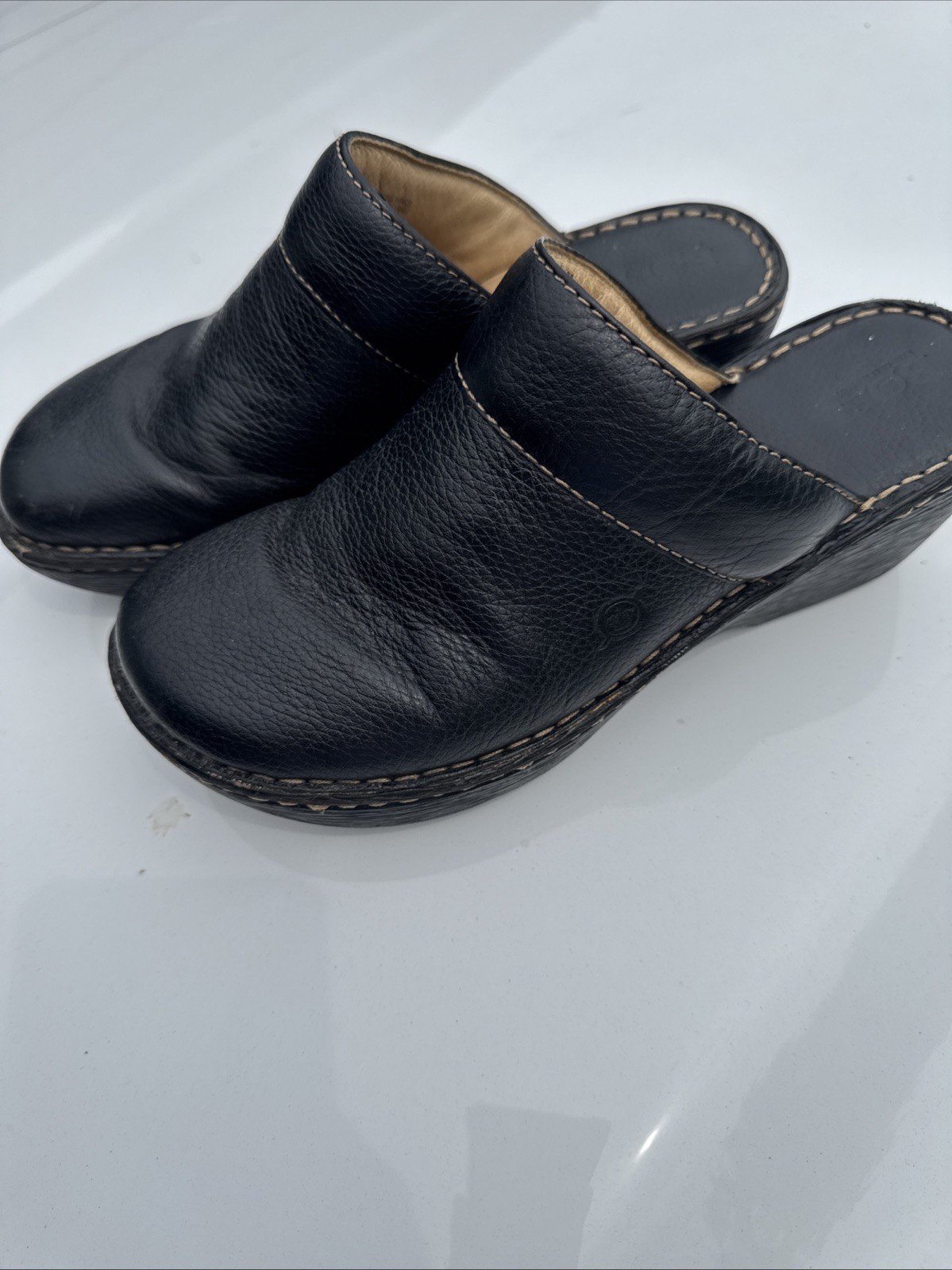 Born Mule Clogs Shoes Women’s Size 8 Black Leather Wedge Heel Slip On W31783