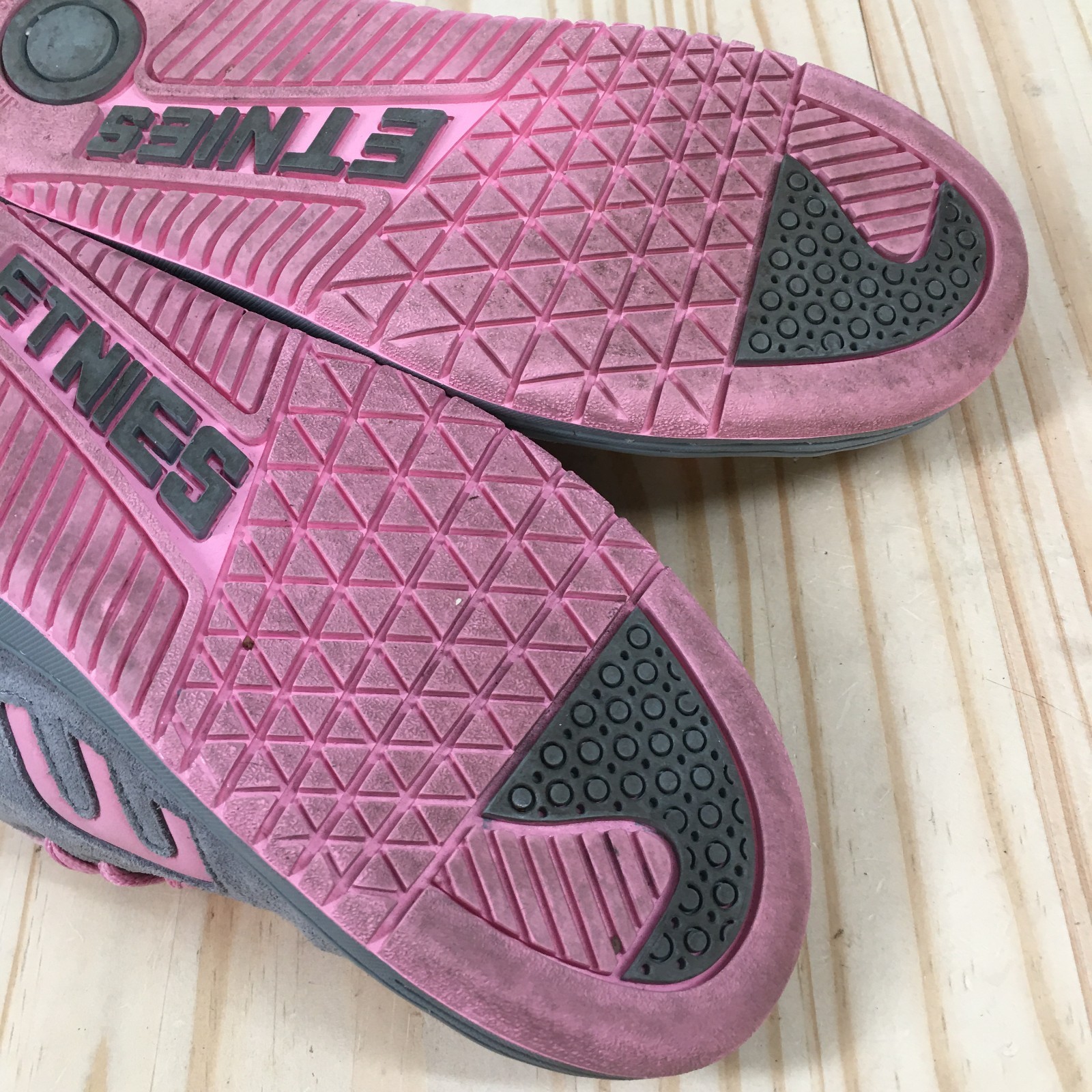 Etnies Callicut Shoes Womens 6 Skate Sneakers Lace Up Casual Suede Gray Pink