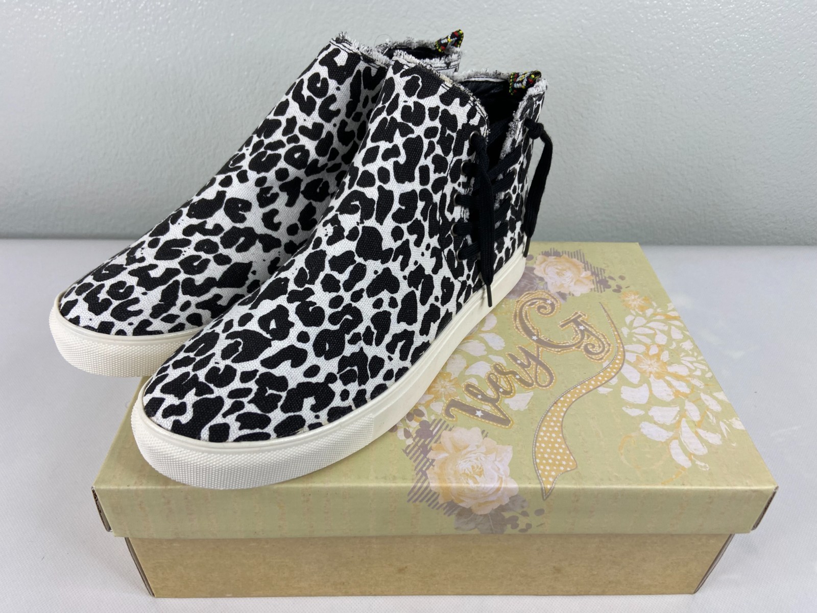 Very G Trinn Bootie Shoe White & Black Leopard Print Zip Lace Casual Sneaker
