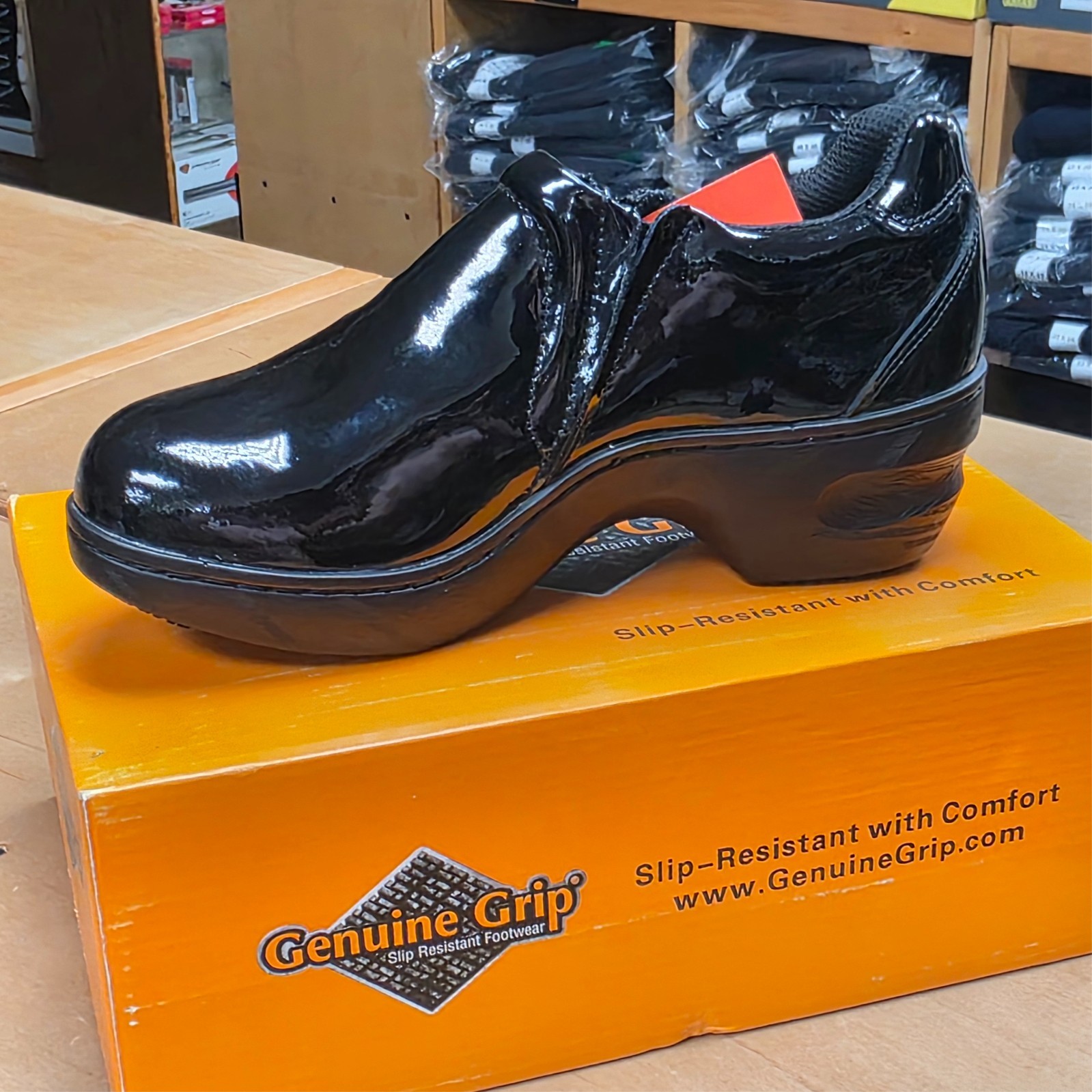 461 Women’s Slip-Resistant Side-Zip Clogs – Black Patent Leather