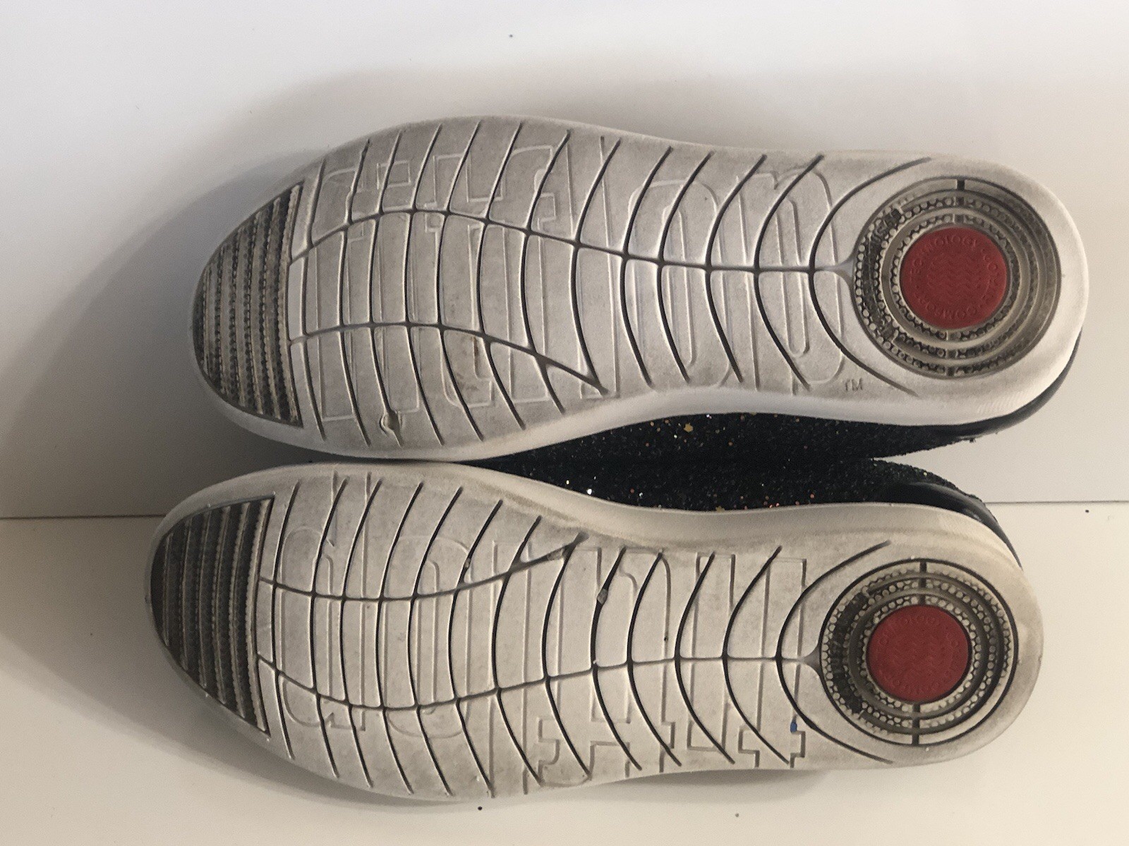 Fitflop Two Pair 6.5 Black And Silver Glitter Slip Ons Great Condition