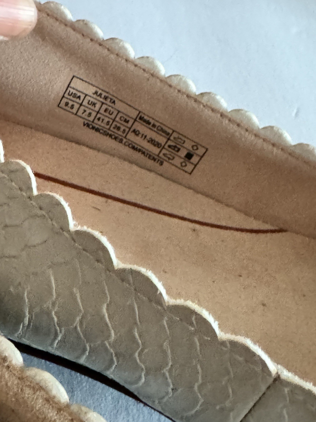 VIONIC Julieta Comfort Loafers Size 9.5 CREAM Snake Print Orthotic Ballet Shoe