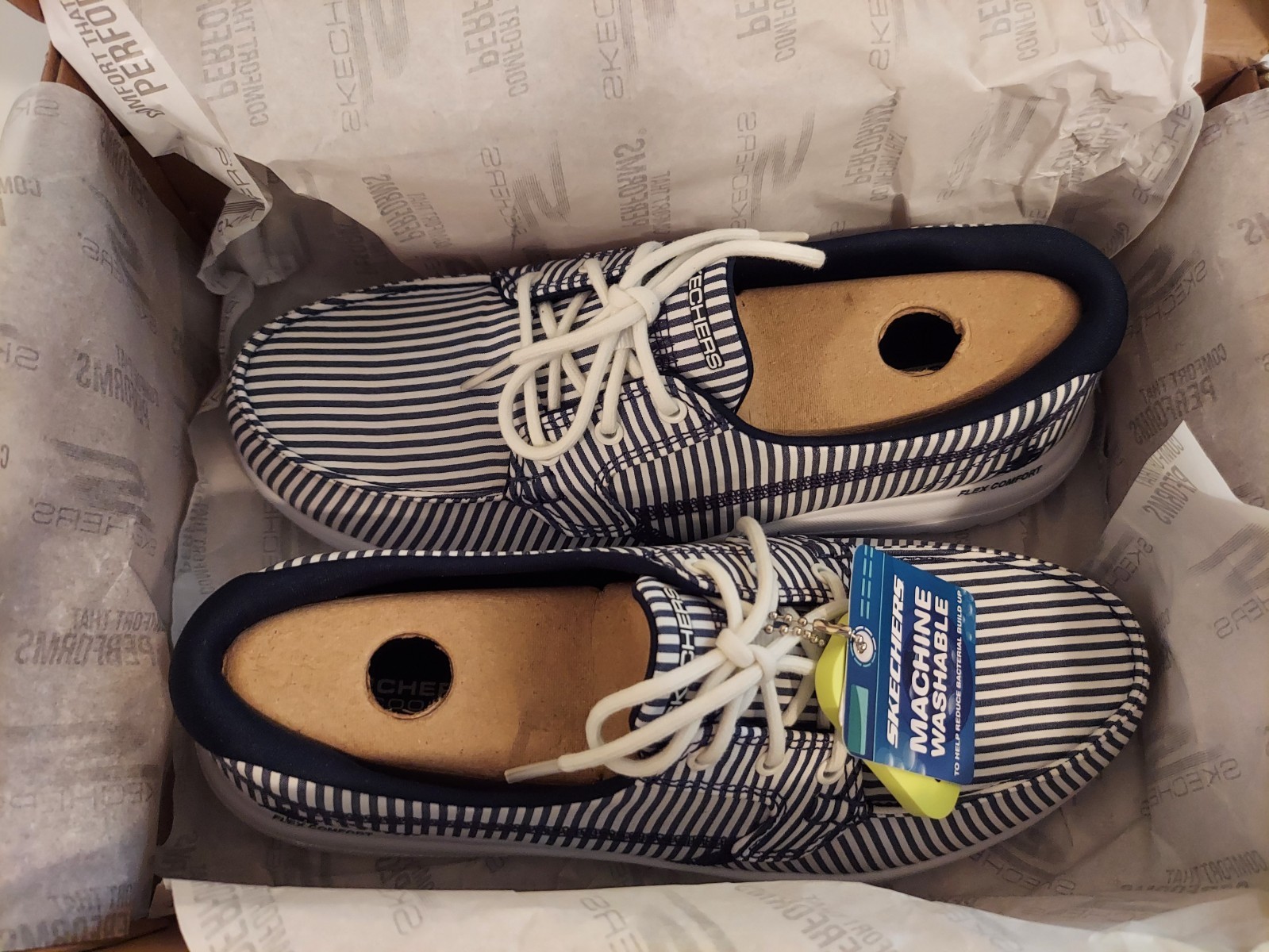 NWT Skechers Lighthouse Shoes Size 8