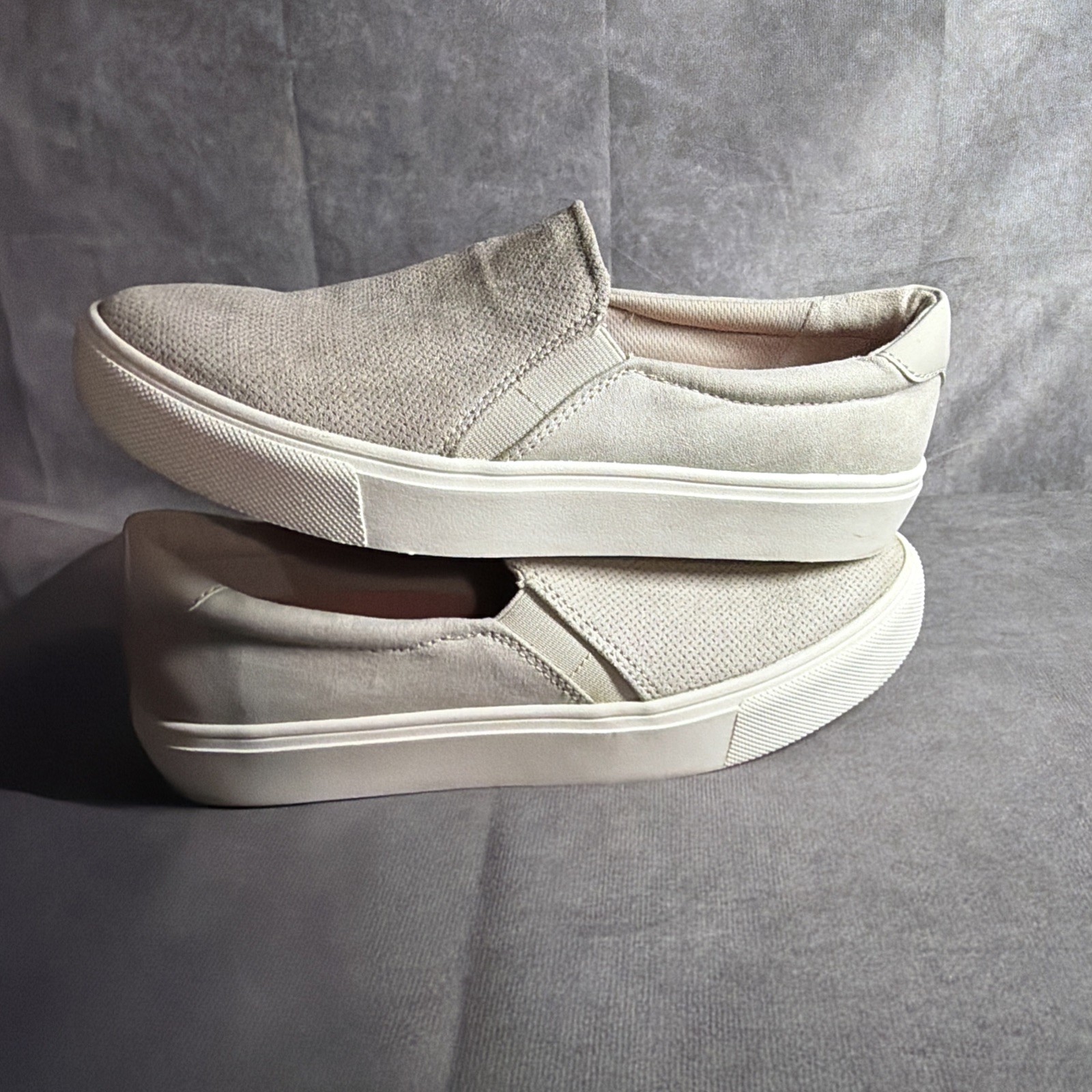 Dr. Scholls NOVA Women Shoe Sz 8.5 M Oyster Gray Microfiber Perf Slip On Sneaker