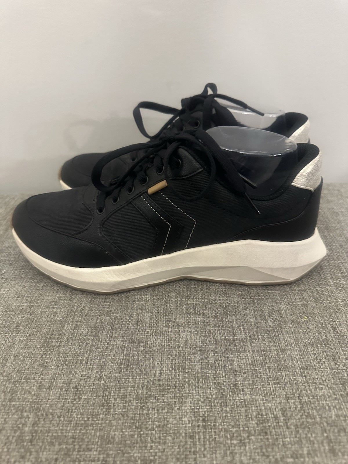 Dr Scholls Women’s Black Lace Up Sneakers Size 9.5