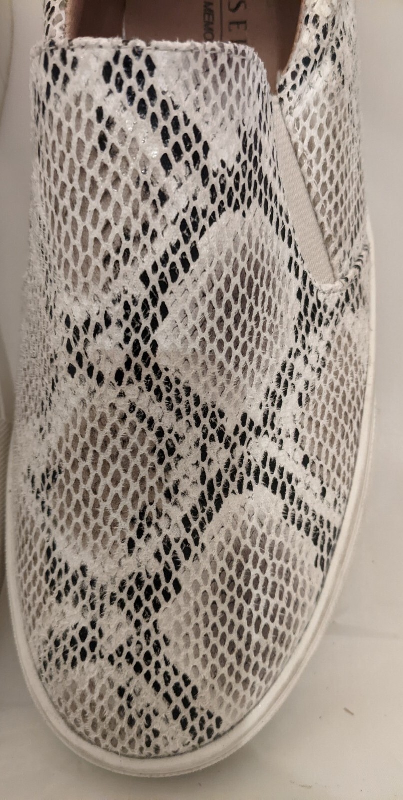 Serra Memory Foam Sz 7 White BlackTan Geometric Pattern Shimmer Slip On Shoes