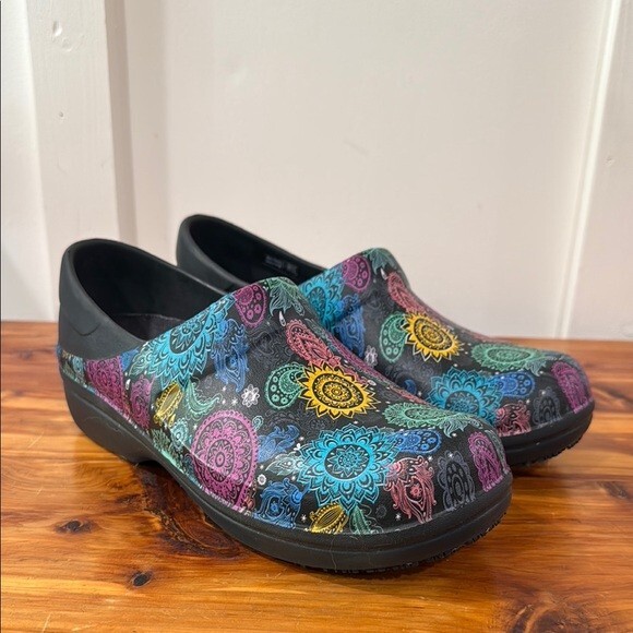 CROCS Neria Pro II Graphic Print Slip-On Work Nurse Clog 10